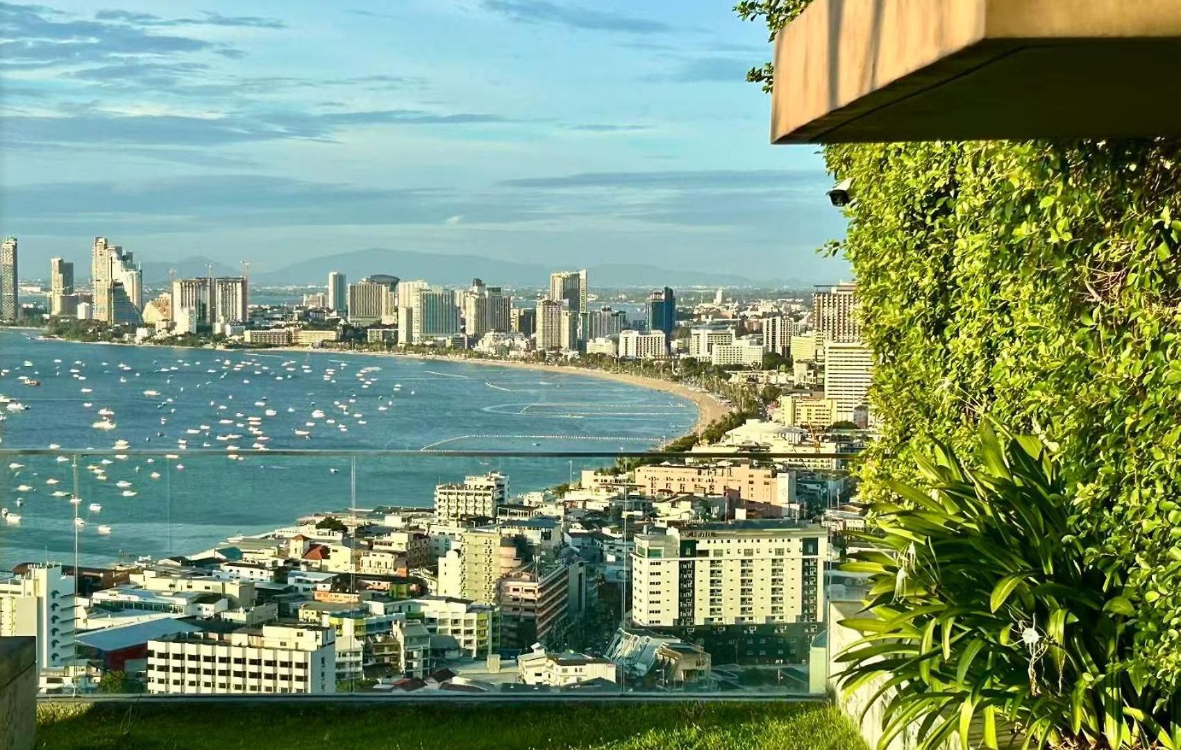 Unixx Sea View *