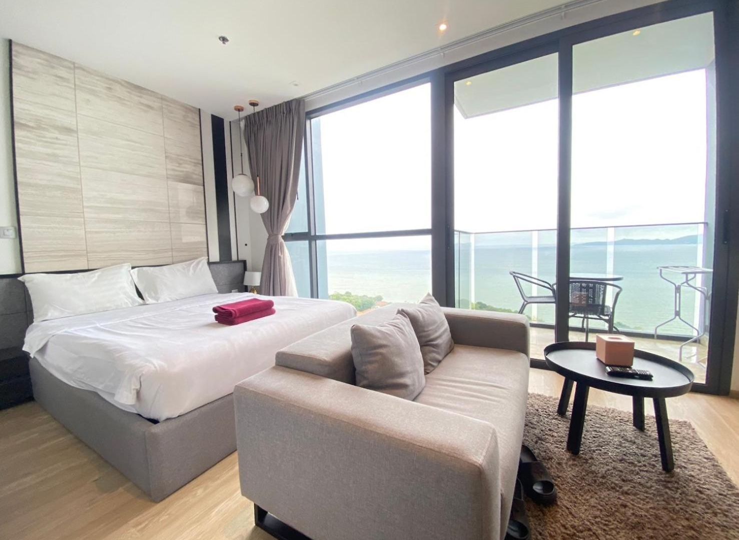 อพาร์ทเม้น Stunning Sea View -next To