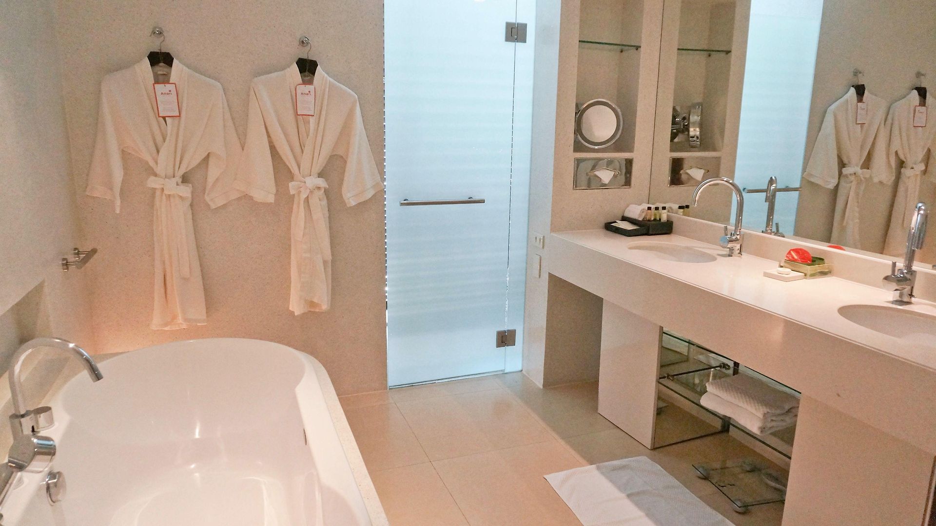 โรงแรม Amari Garden 4*