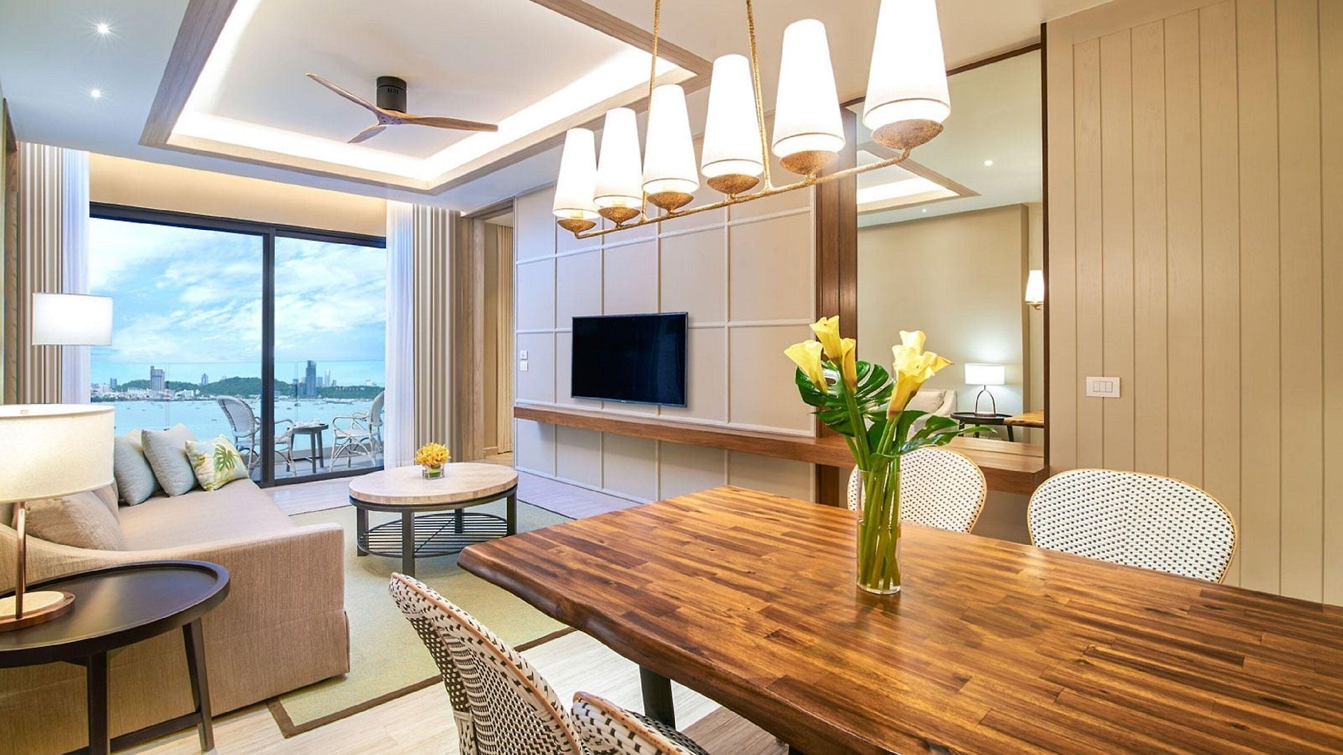 โรงแรม Amari Garden 4*