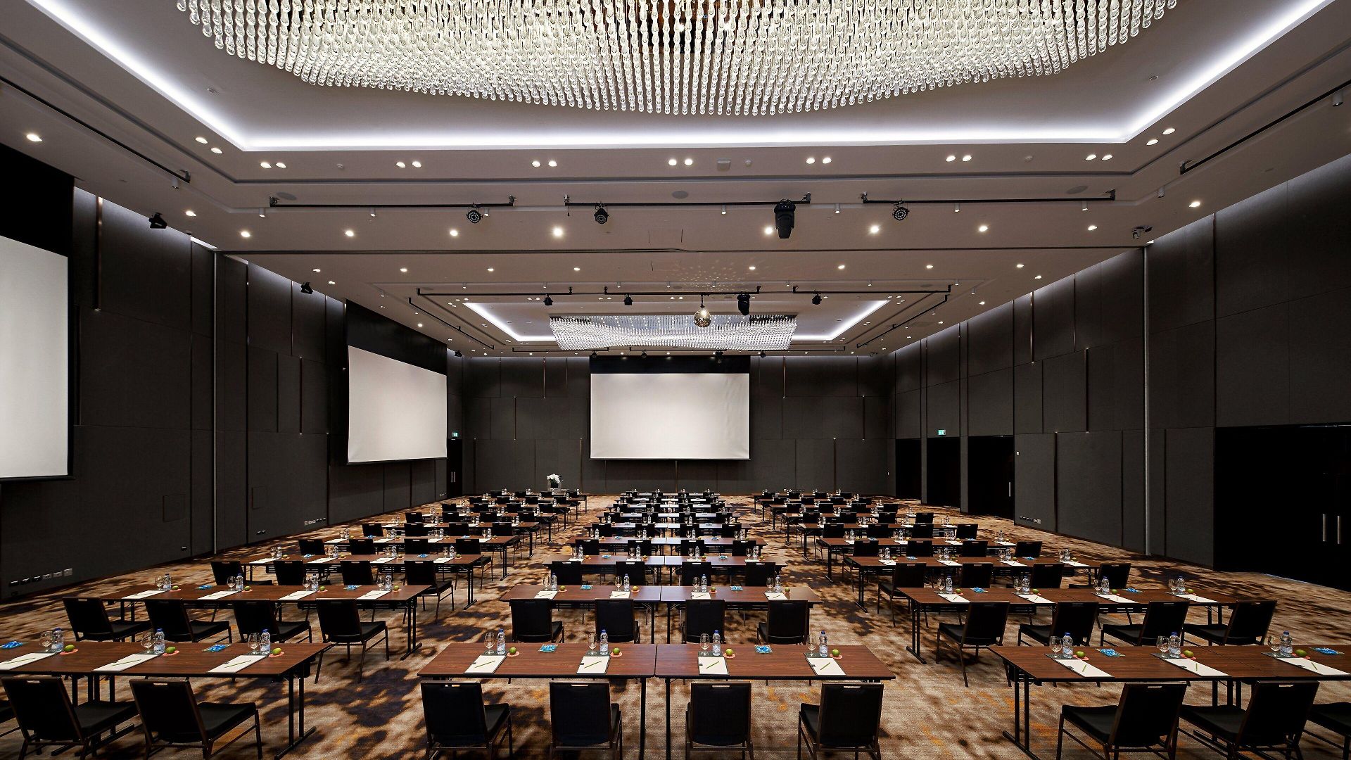 โรงแรม Amari Garden 4*