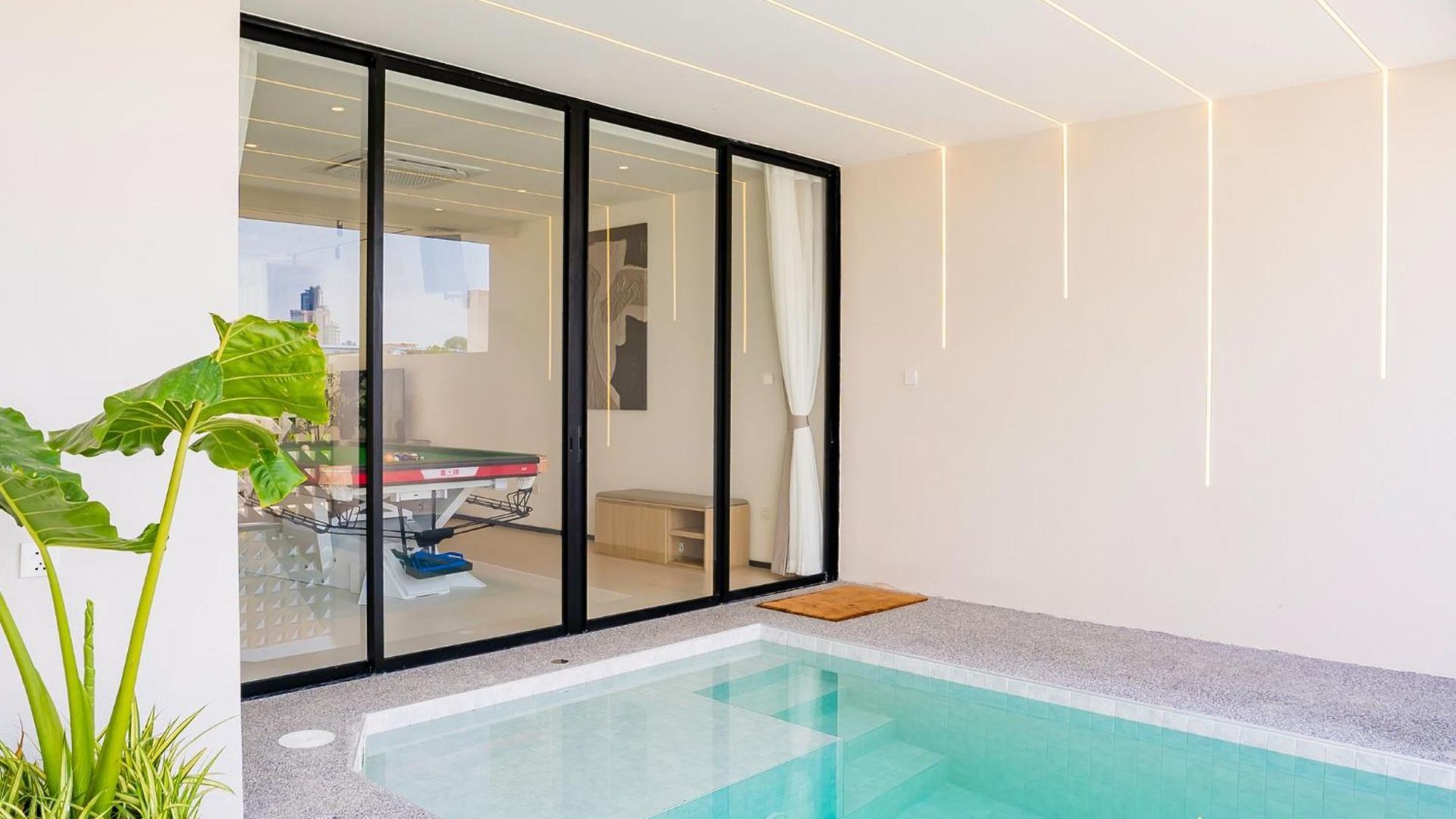 Hiii Aura Pool โรงแรม