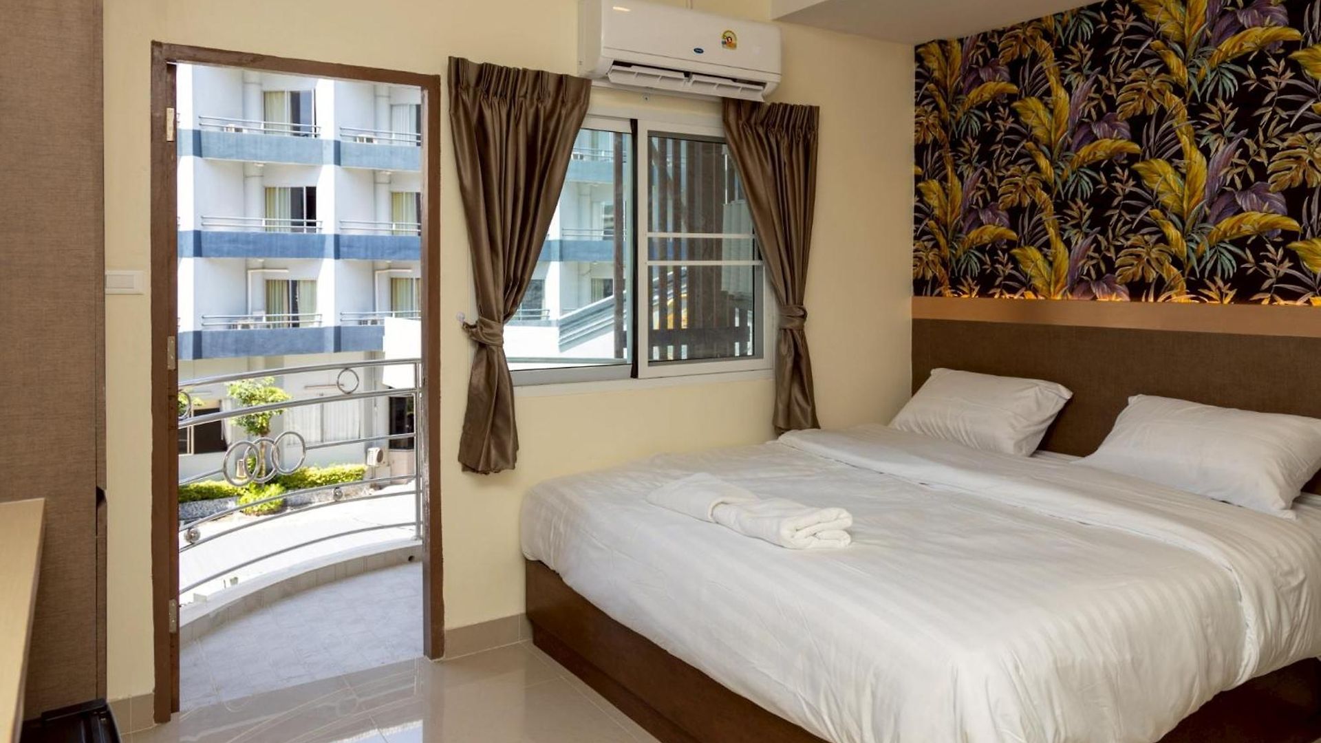 โรงแรม Sea 3*