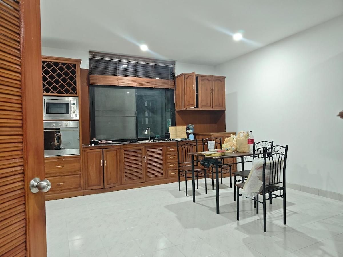 2br House 300m To The วันหยุดที่บ้าน Pattaya