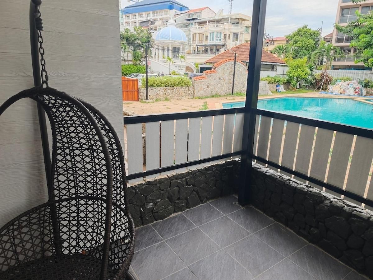 2br House 300m To The