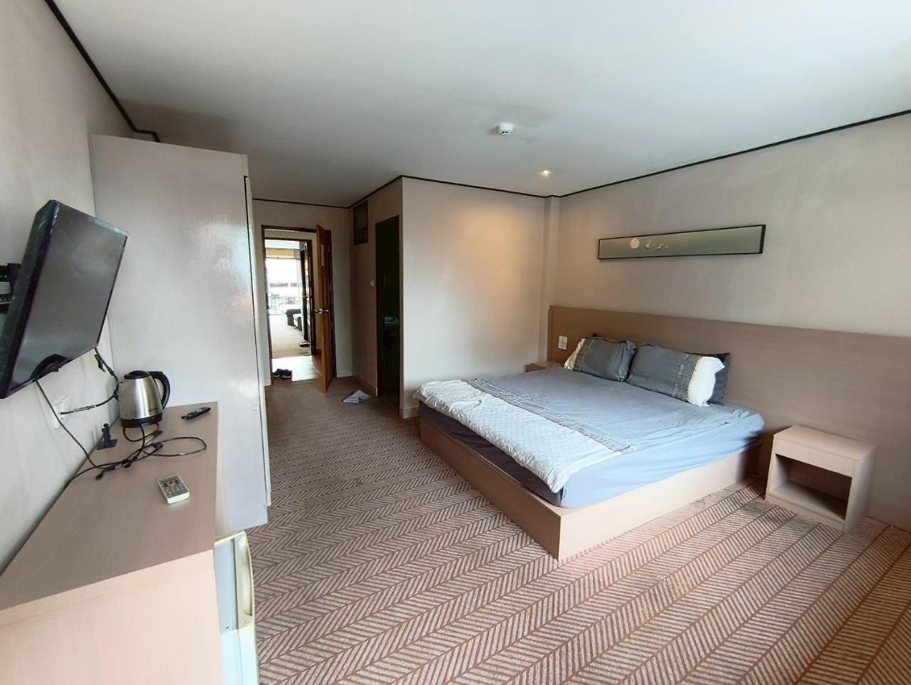 อพาร์ตโฮเทล Peter's House2 Five Minutes To The 3*