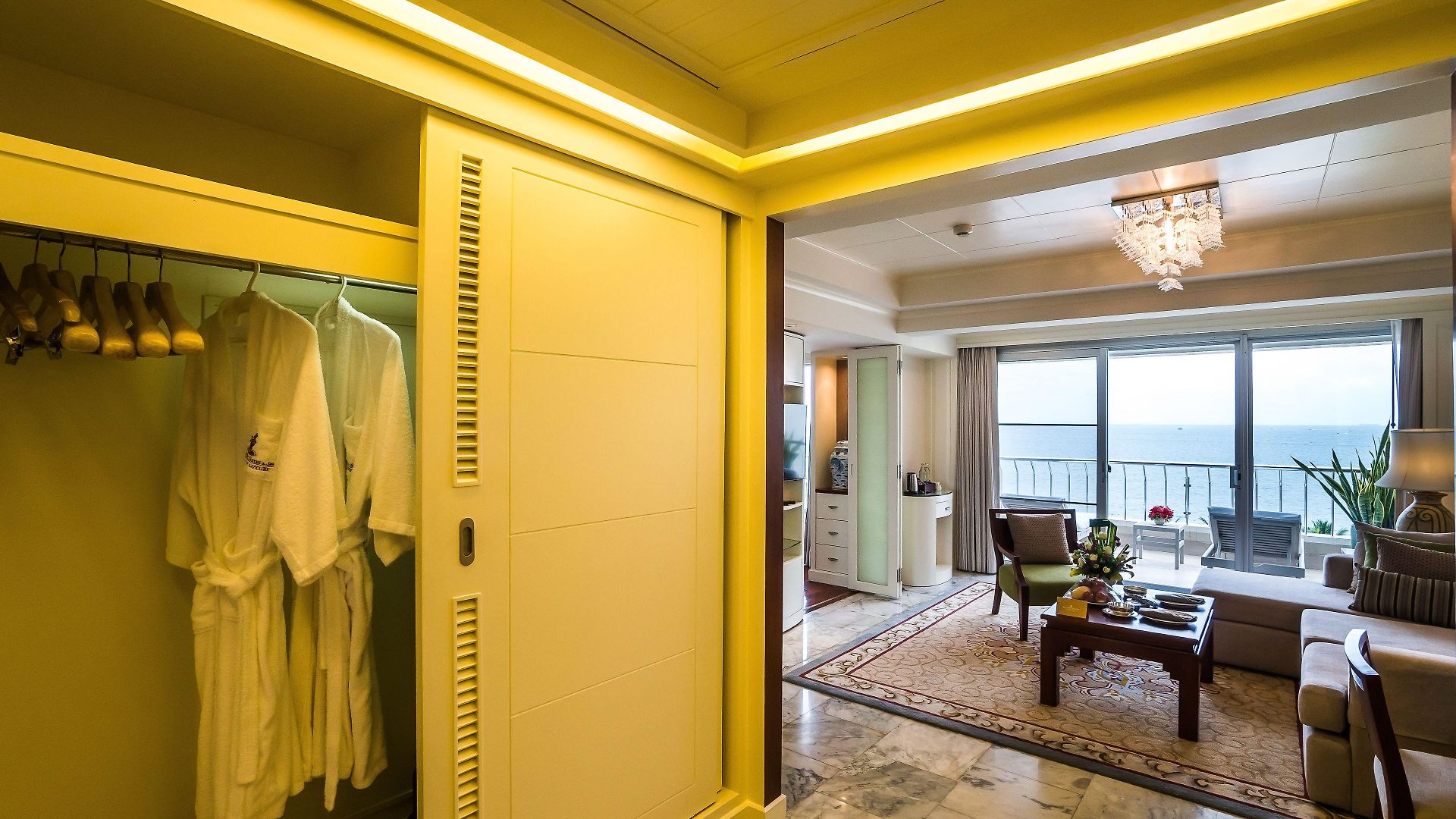 Royal Wing & โรงแรม 5*