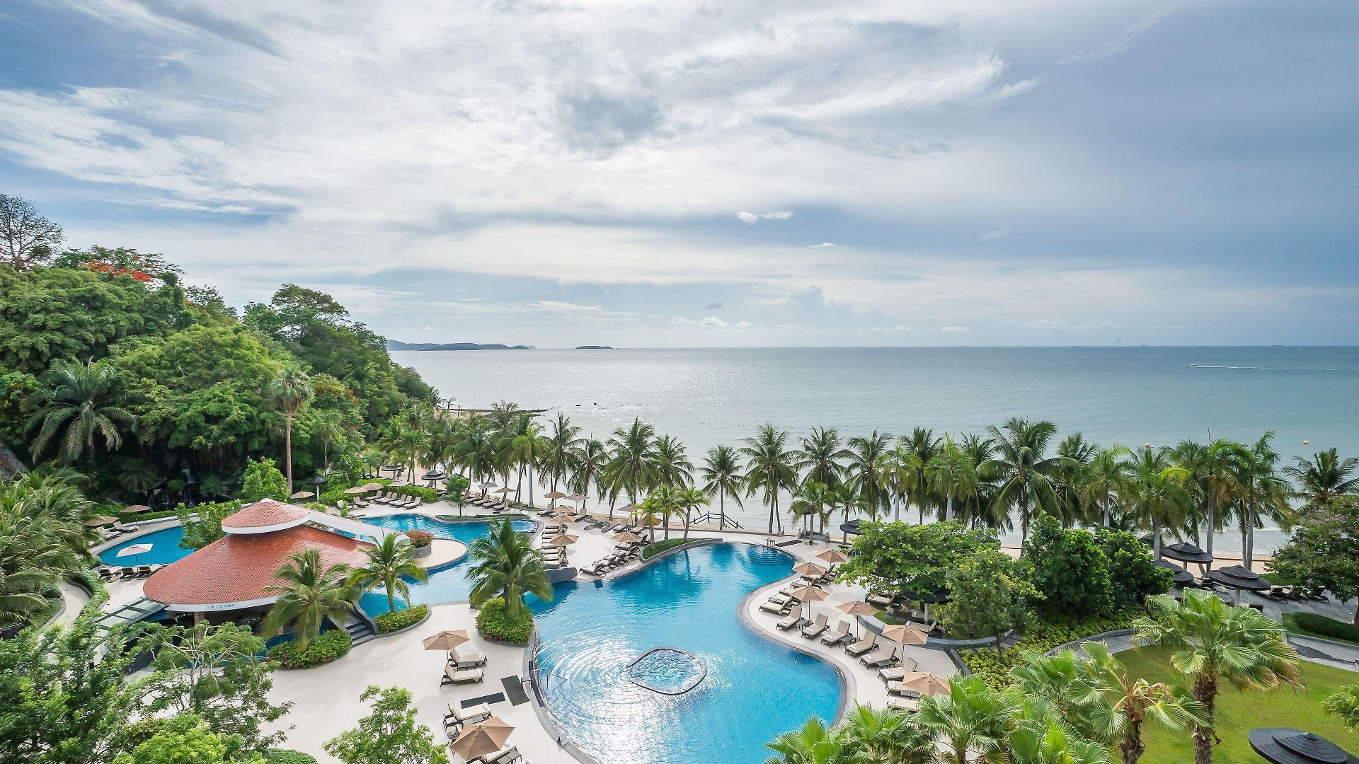 Royal Wing & โรงแรม