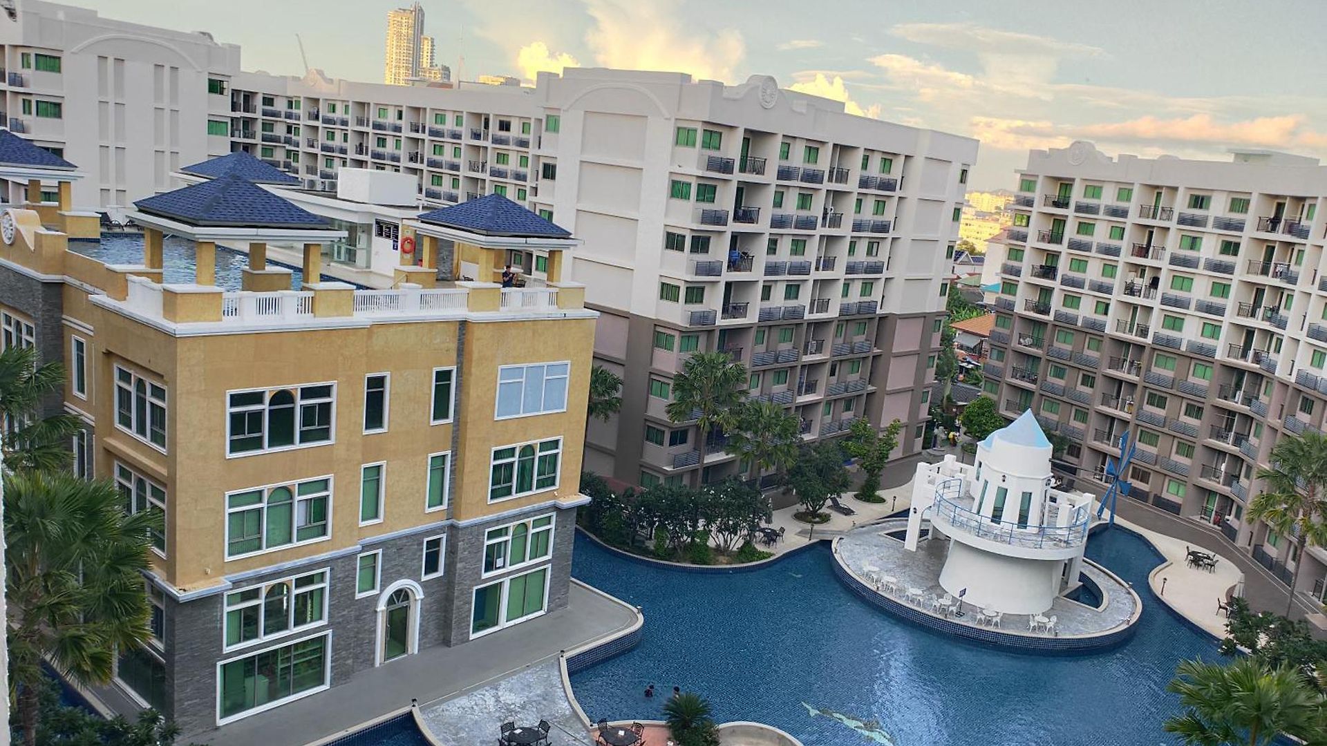 Arcadia Beach-continental อพาร์ทเม้น *