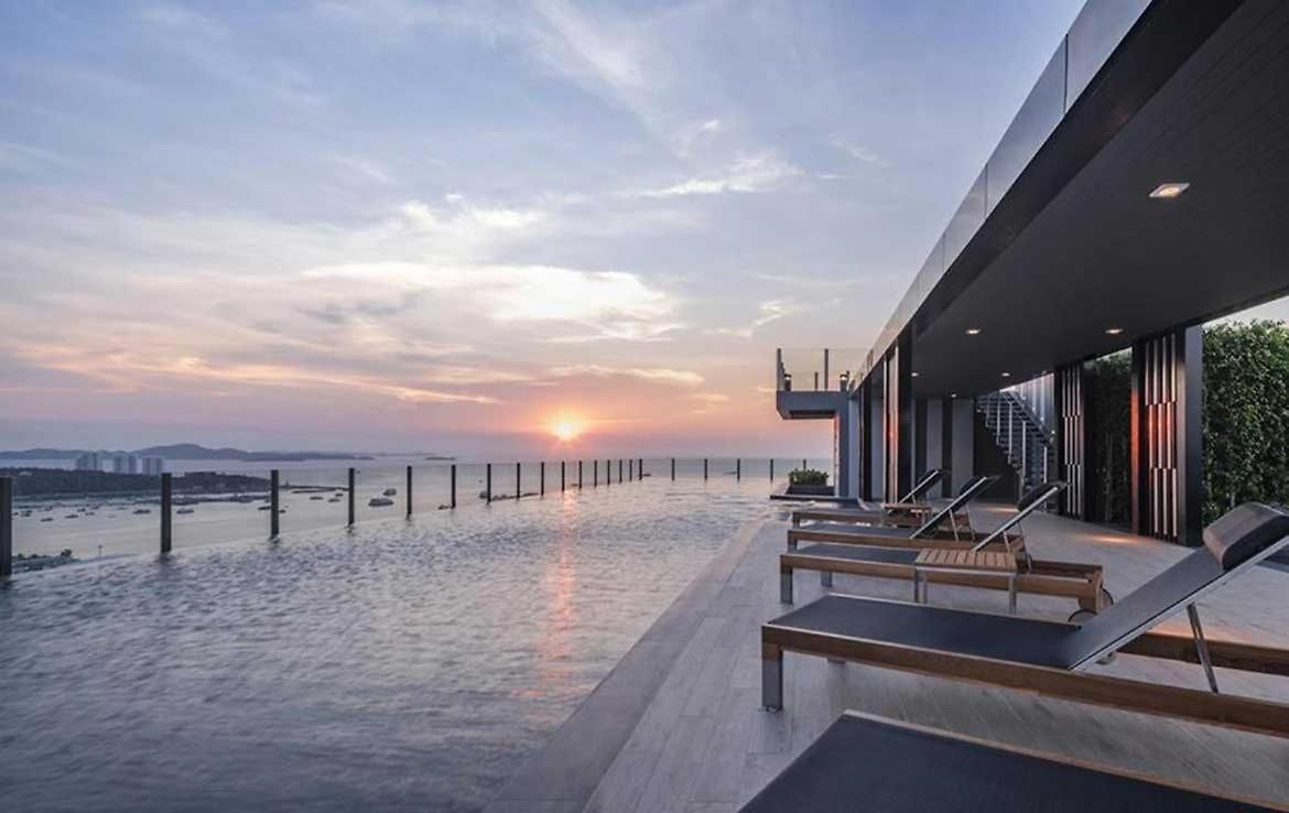 The Base * Pattaya