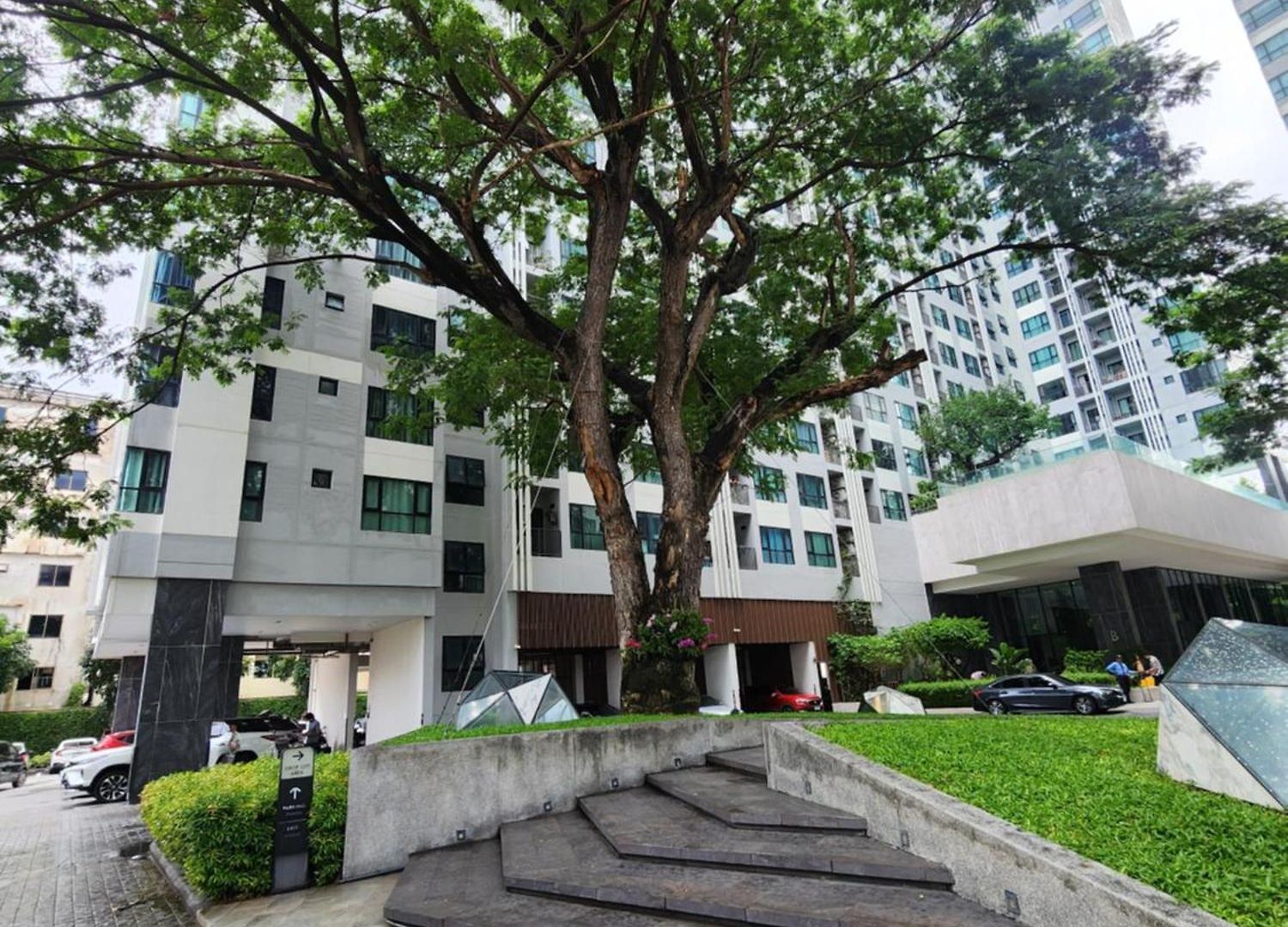 อพาร์ทเม้น The Base In