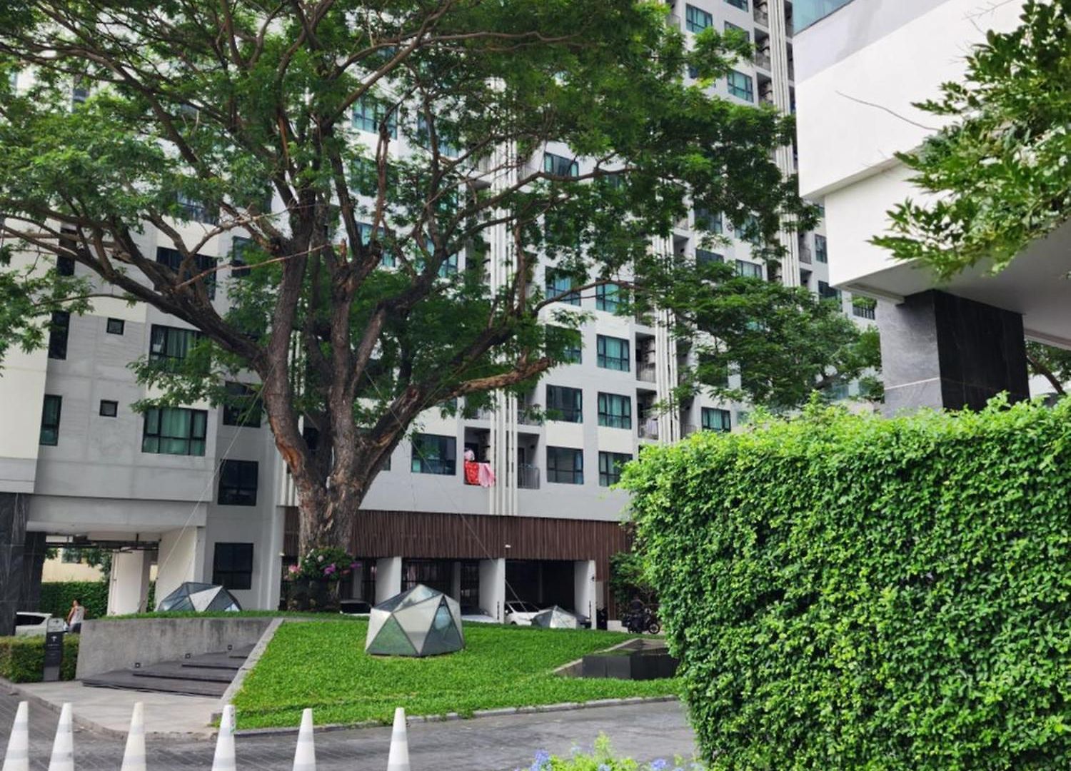 The Base In อพาร์ทเม้น