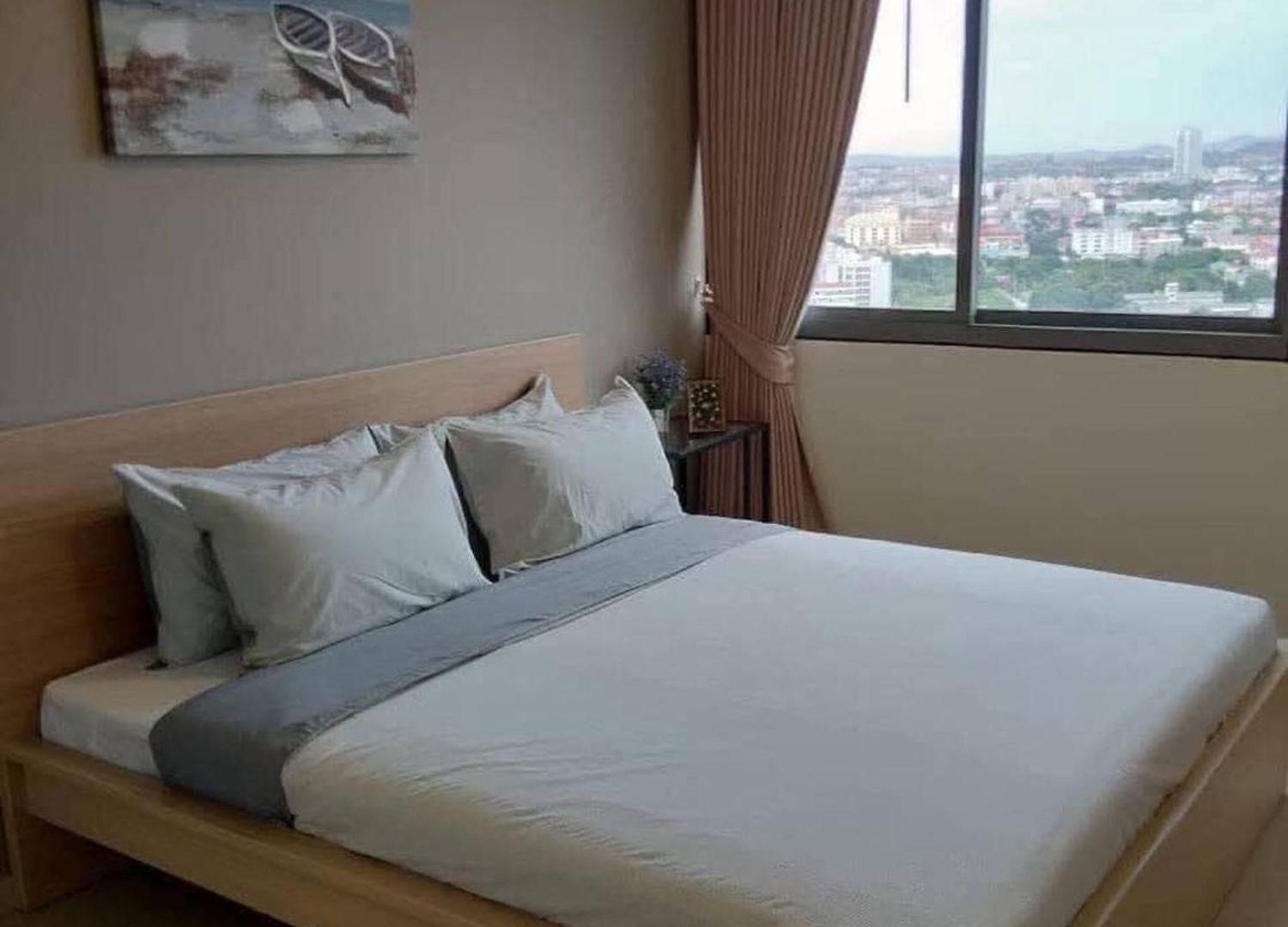 Large High Floor, Pool And Great Location อพาร์ทเม้น