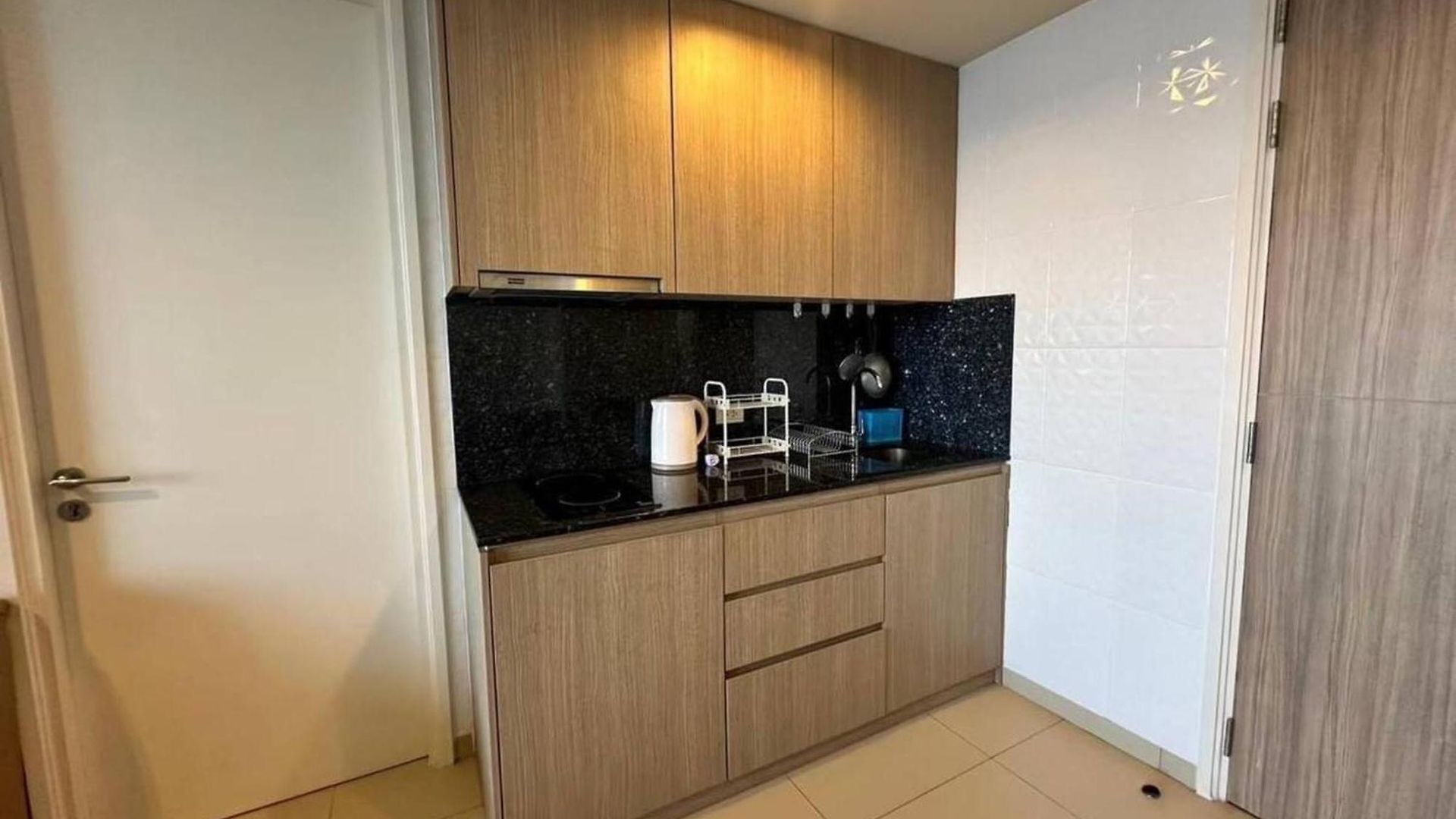 Large High Floor, Pool And Great Location *