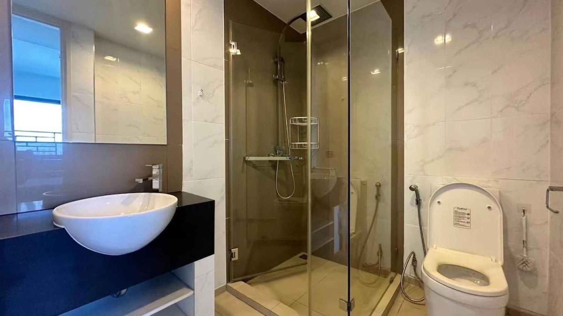 Large High Floor, Pool And Great Location อพาร์ทเม้น