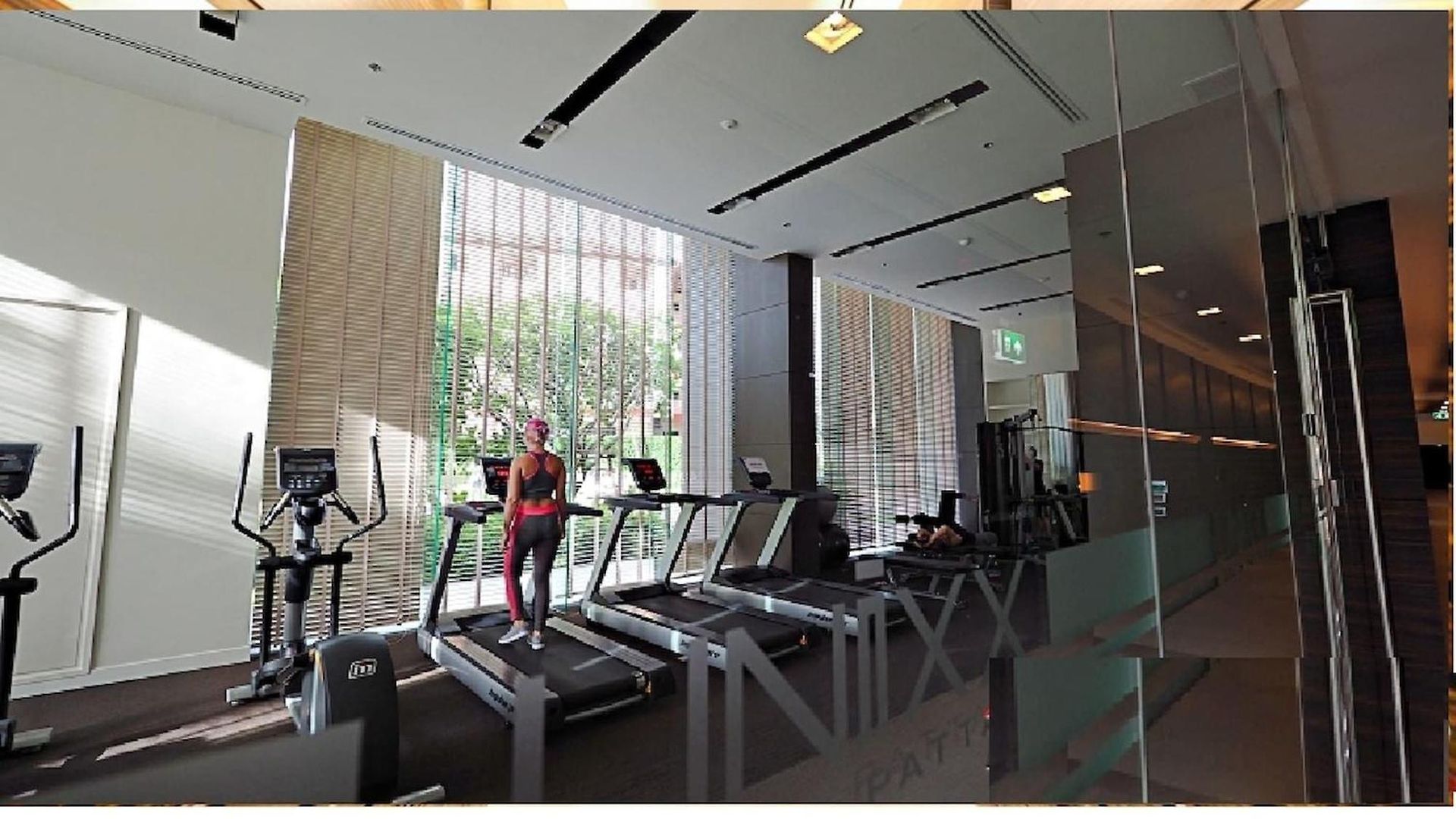 Large High Floor, Pool And Great Location *