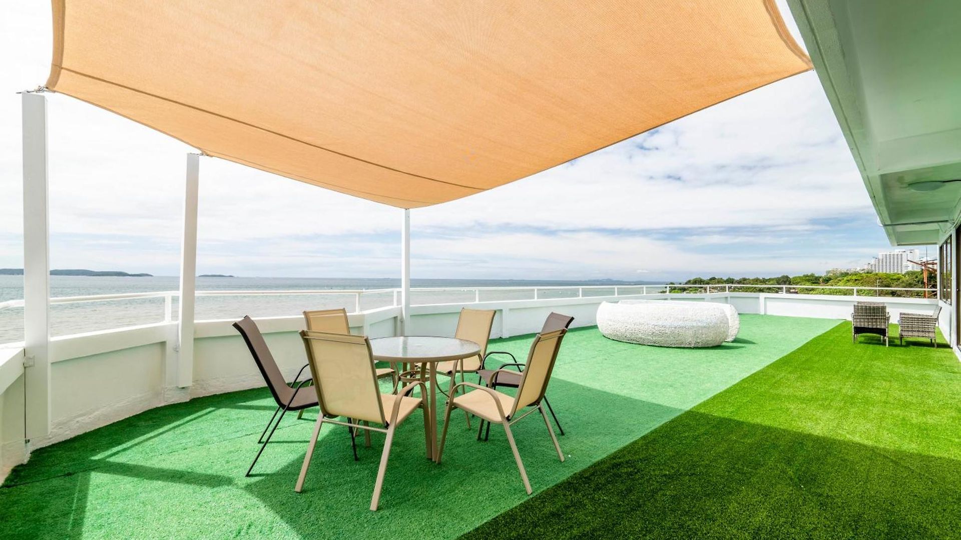 Sea View Apartment Pattaya