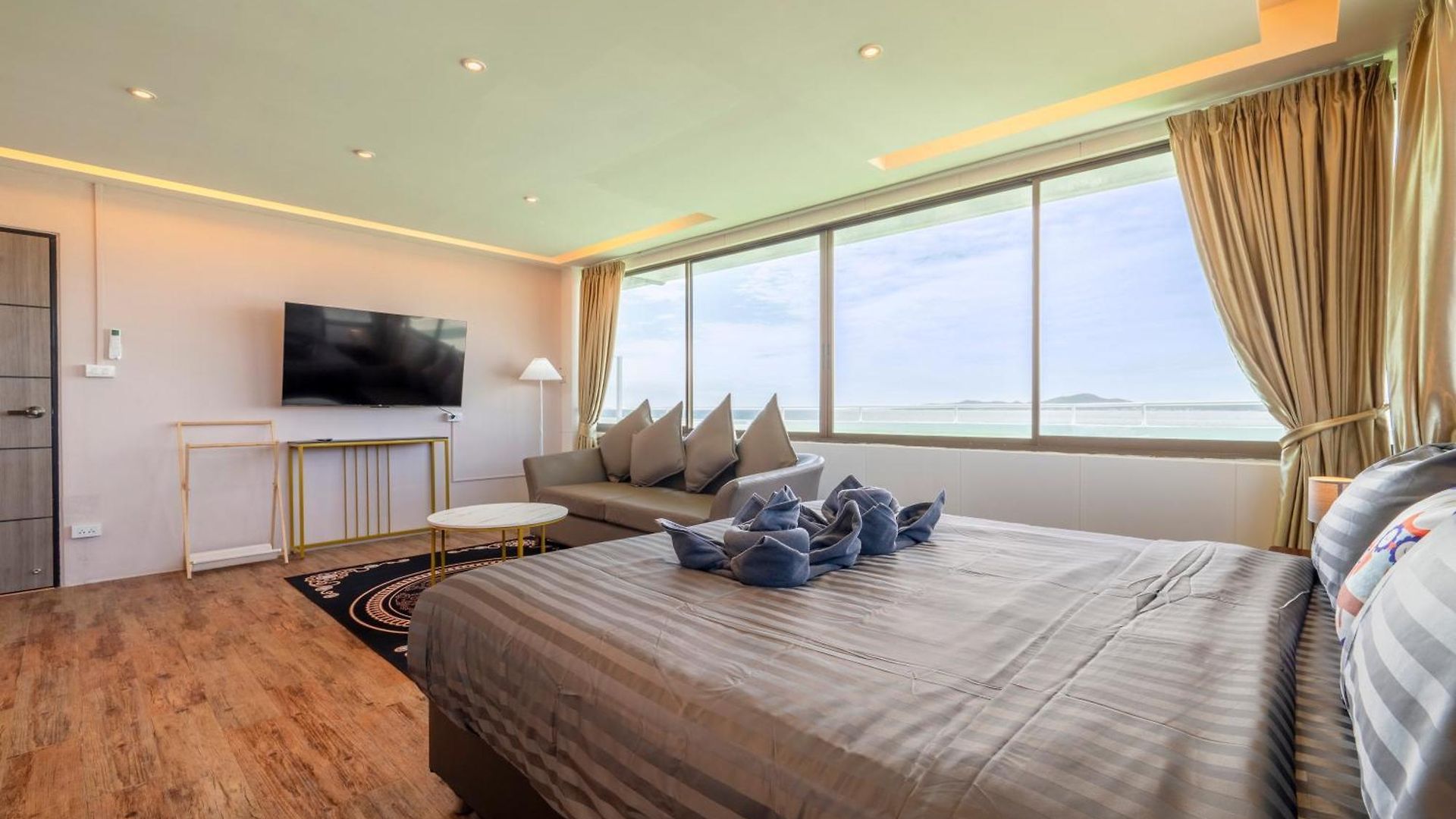 Sea View Apartment Pattaya