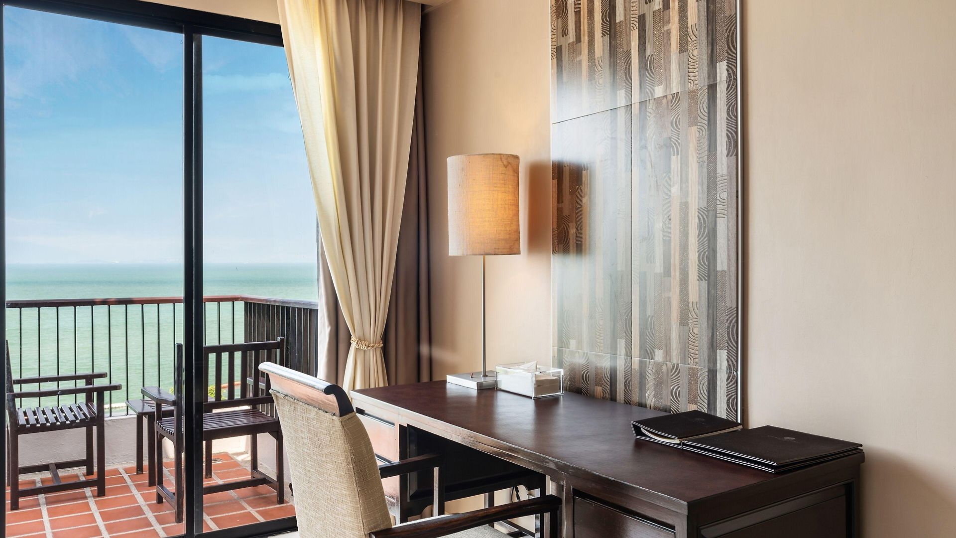 Garden Cliff And Pattaya