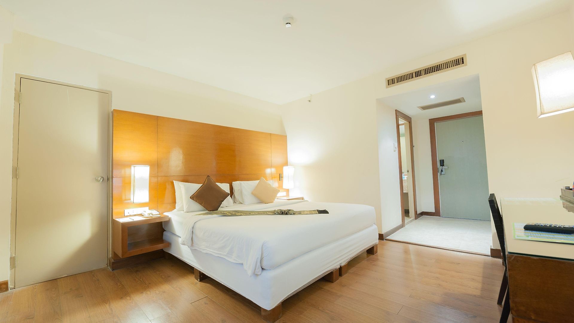 The Seasons โรงแรม