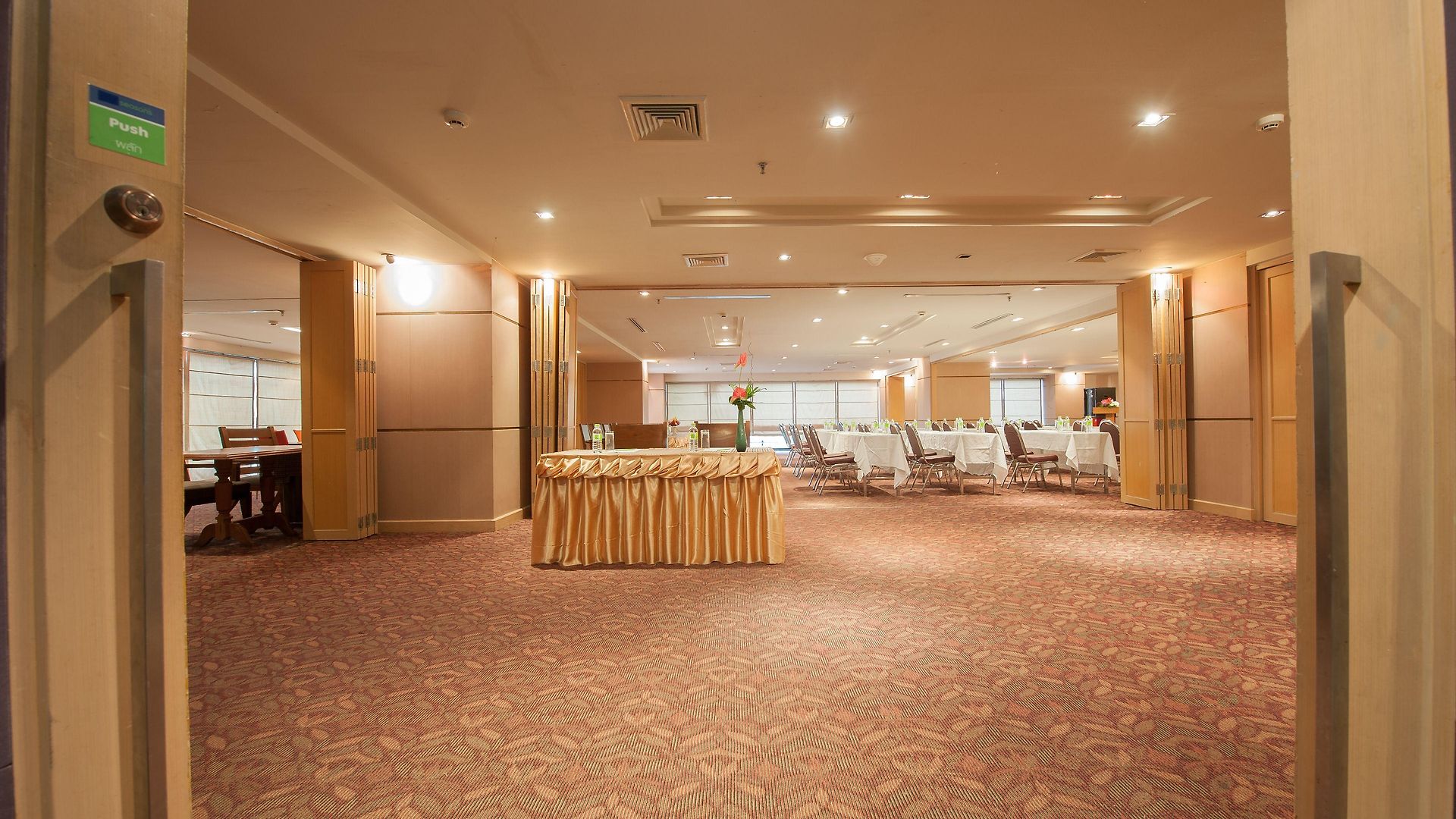 The Seasons โรงแรม Pattaya