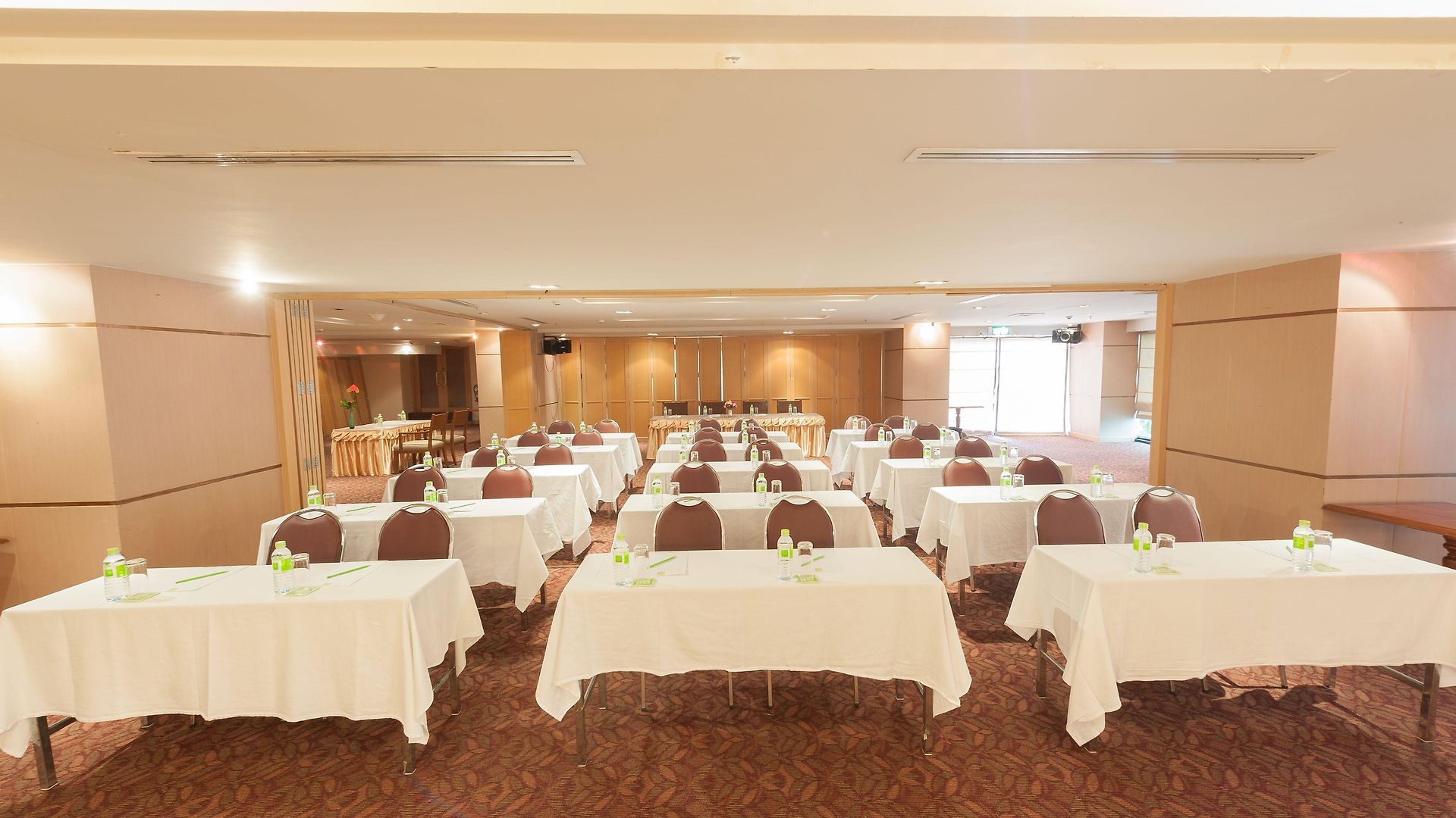 โรงแรม The Seasons