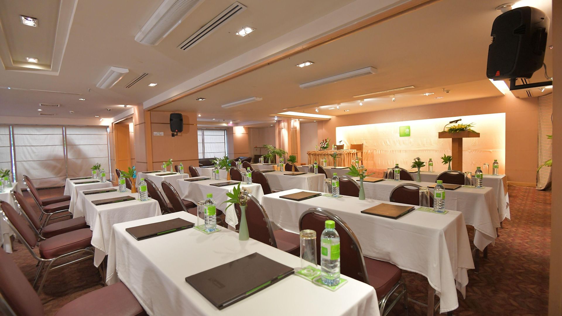 โรงแรม The Seasons