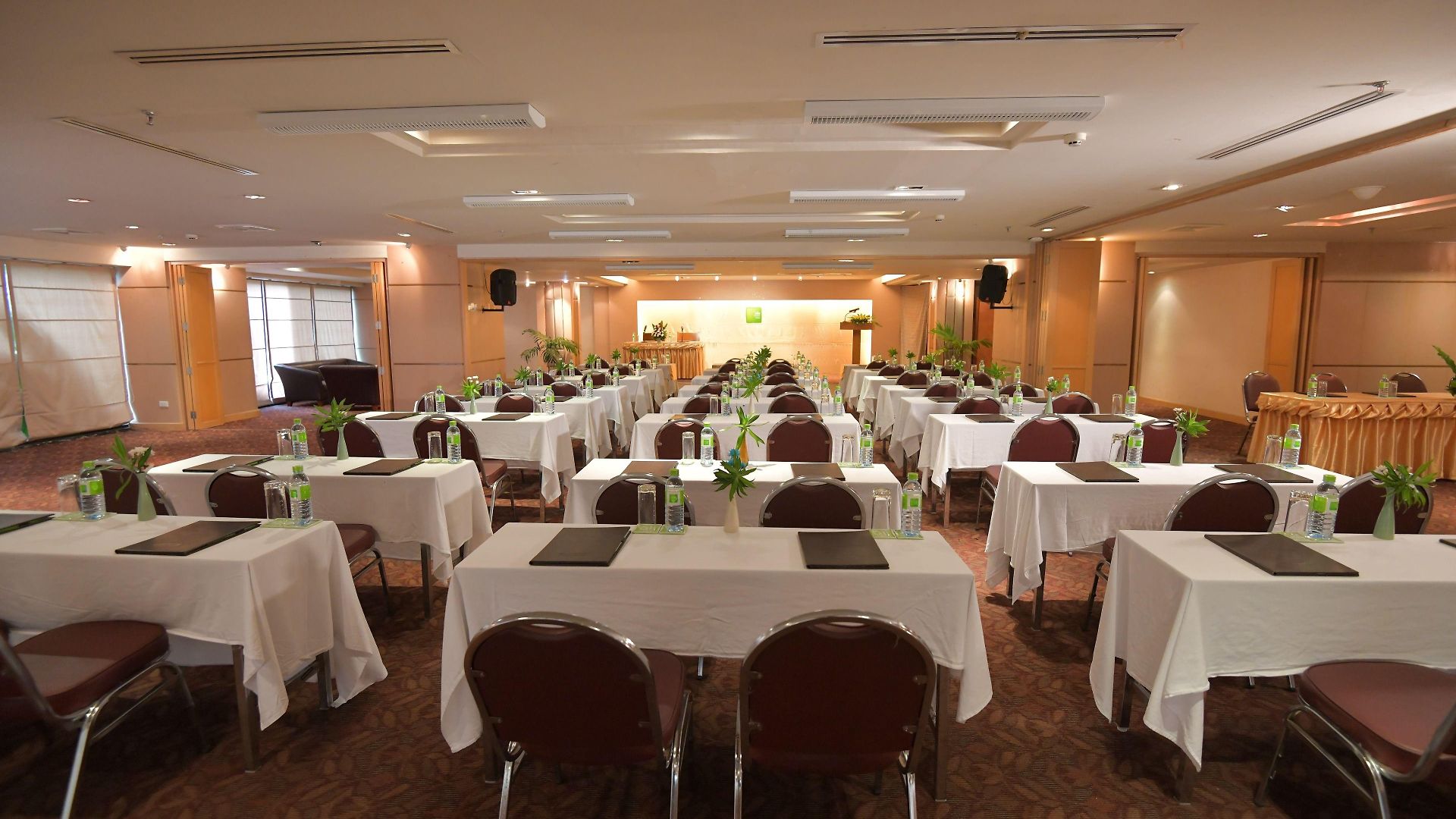 โรงแรม The Seasons