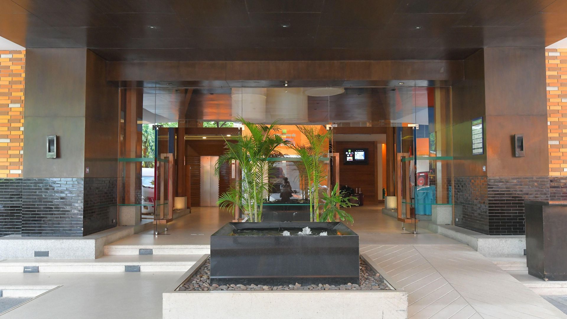 The Seasons โรงแรม 3*