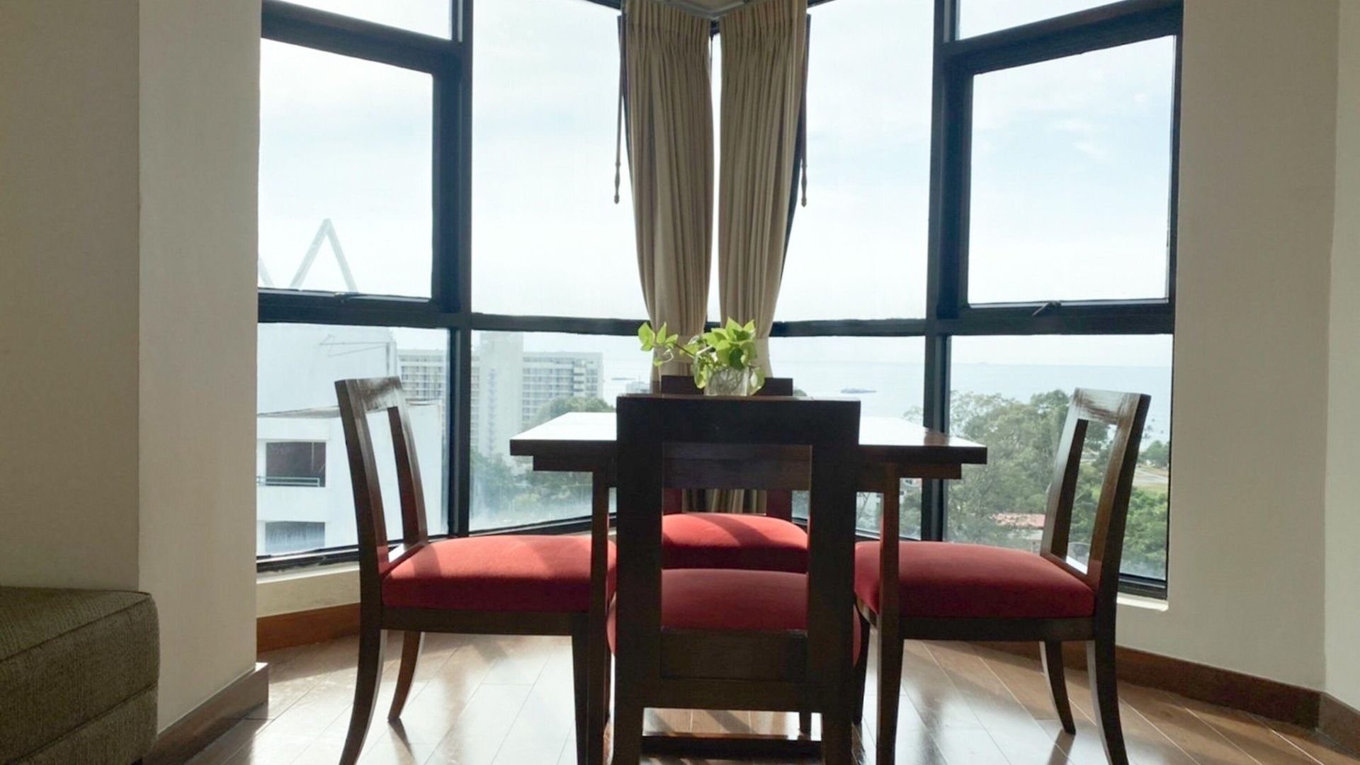 The Seasons โรงแรม Pattaya