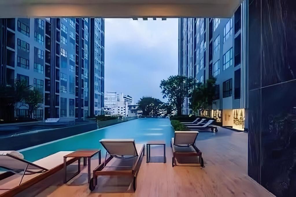 The Base Sea View *