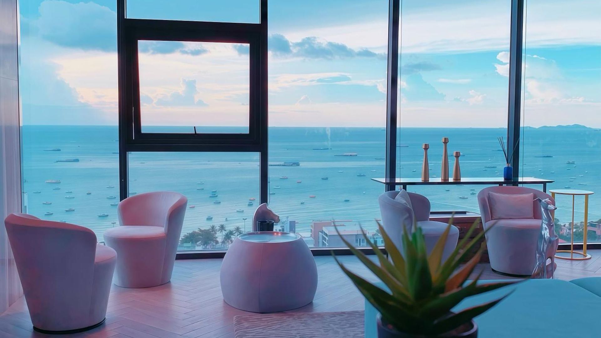 อพาร์ทเม้น The Base Sea View Pattaya