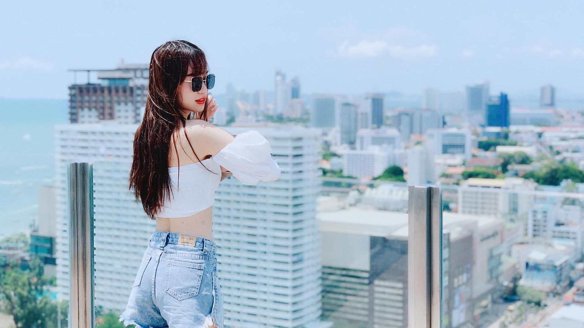อพาร์ทเม้น The Base Sea View