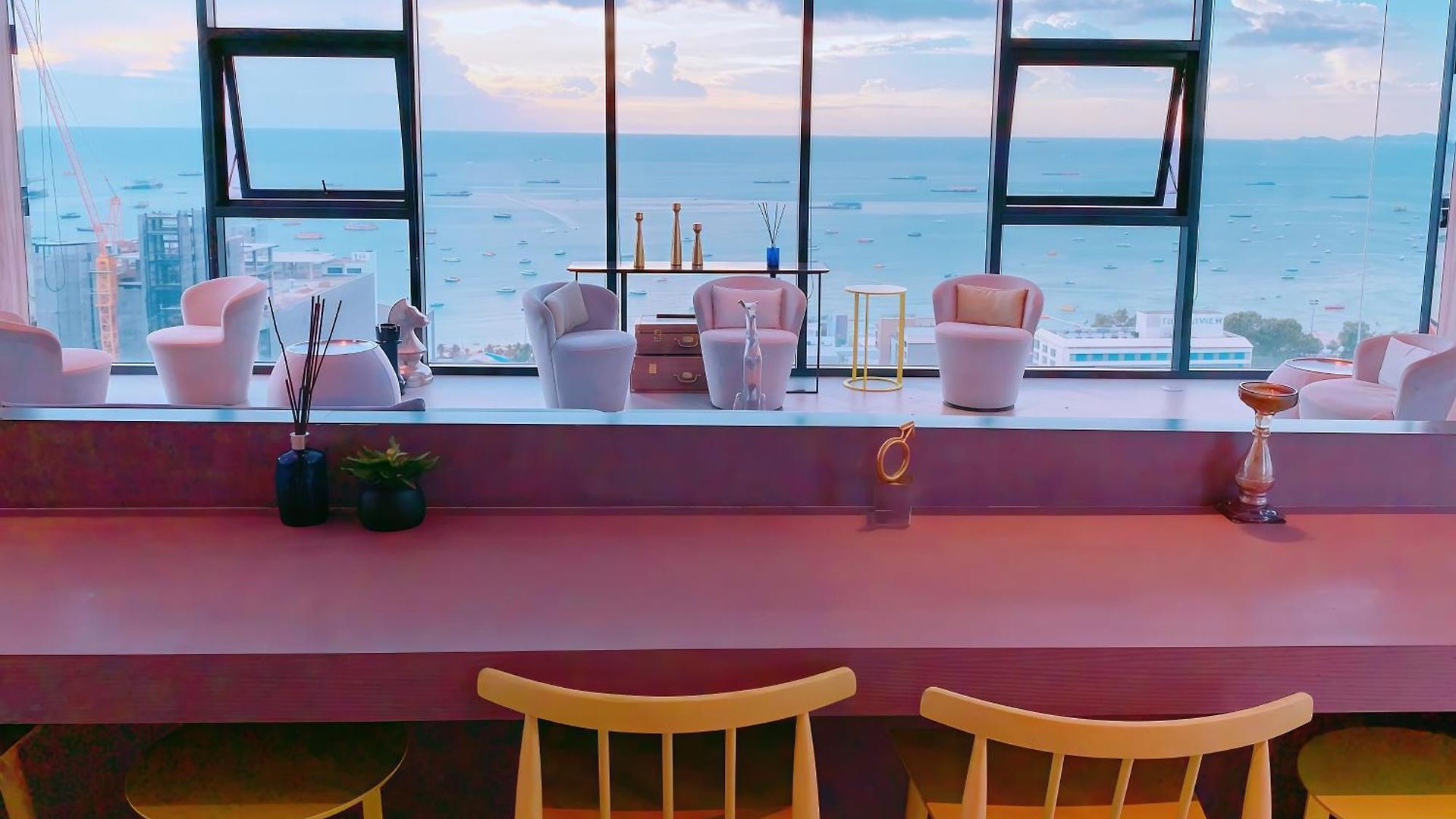 The Base Sea View อพาร์ทเม้น