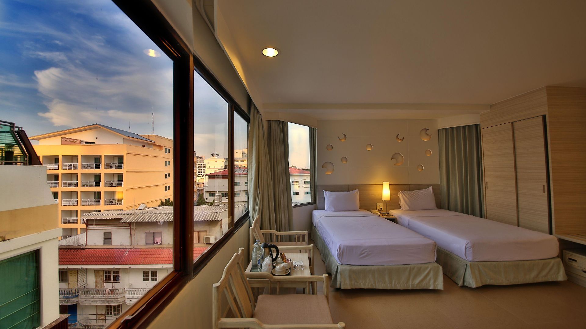 Sunshine & Residences โรงแรม 3*