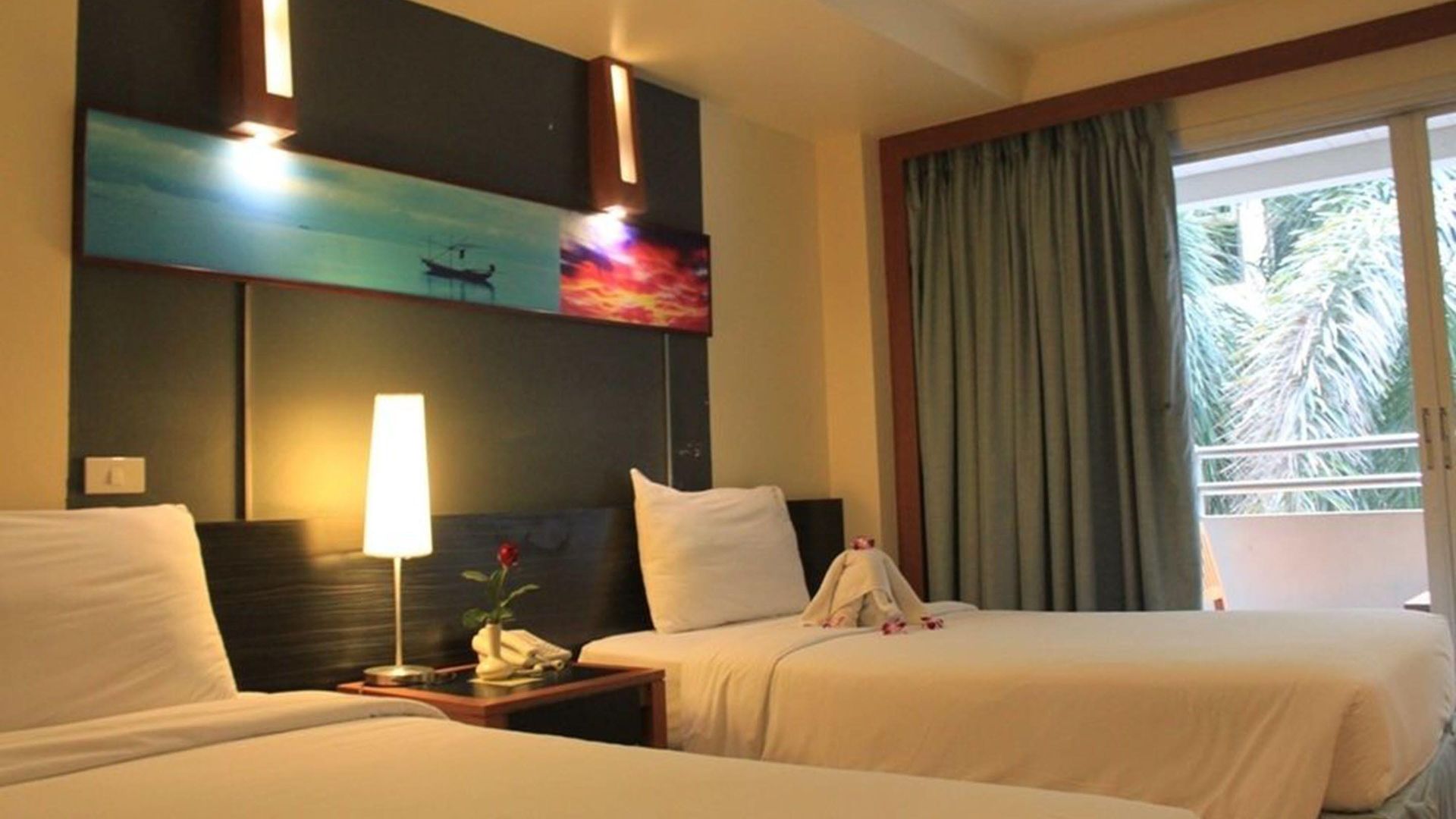 โรงแรม Sunshine & Residences 3*