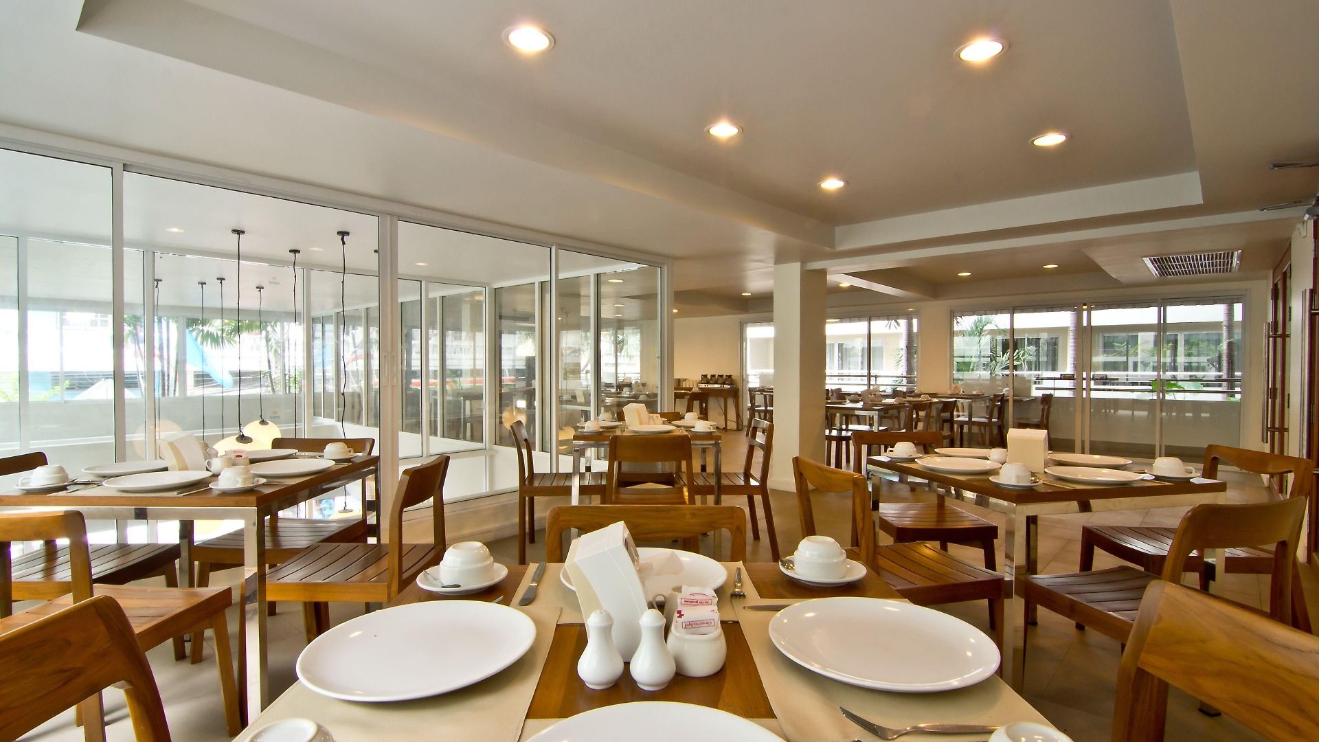 โรงแรม Sunshine & Residences 3*