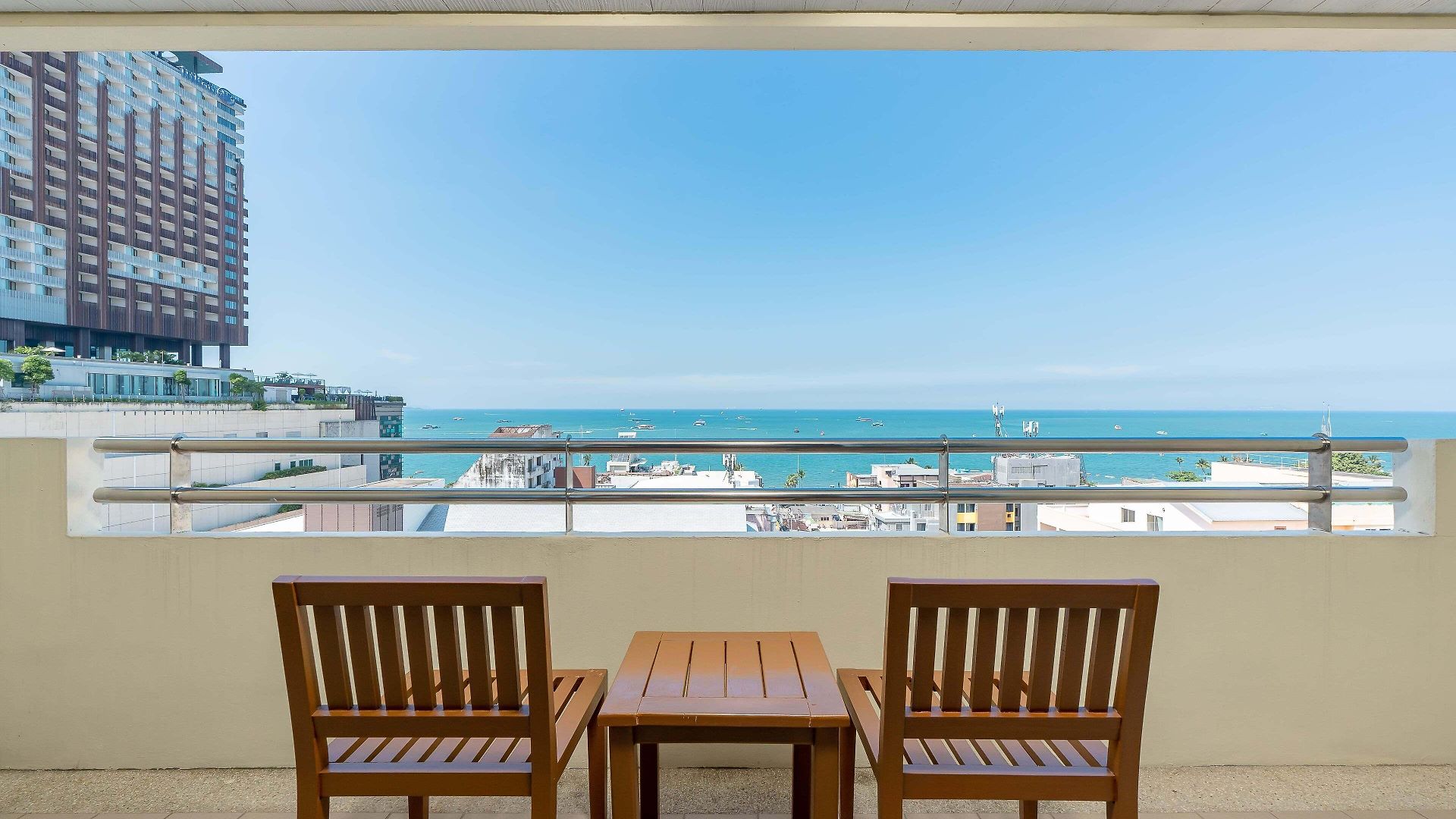 โรงแรม Sunshine & Residences 3*