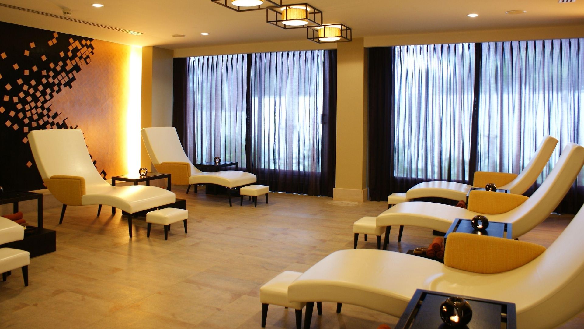 โรงแรม The Zign 5*