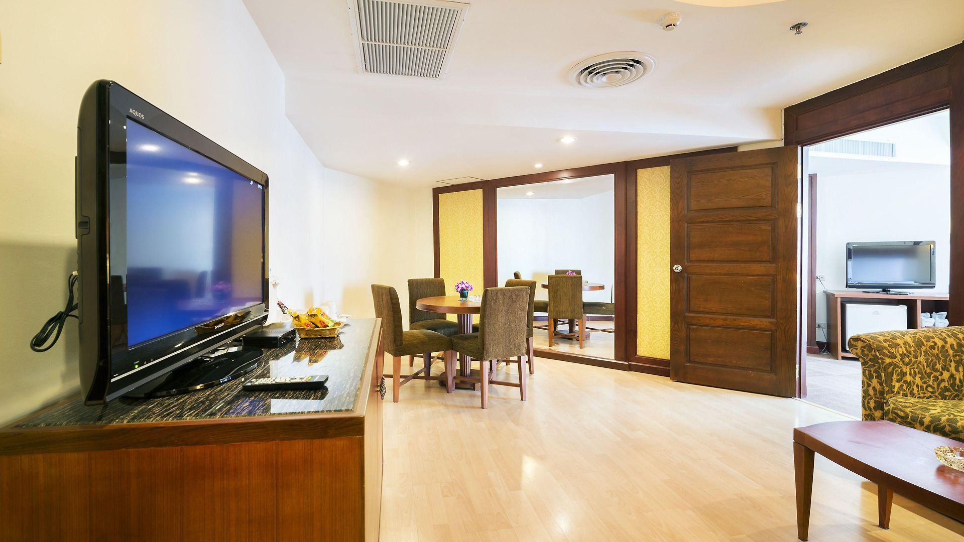 Jomtien Palm & - Family-friendly โรงแรม