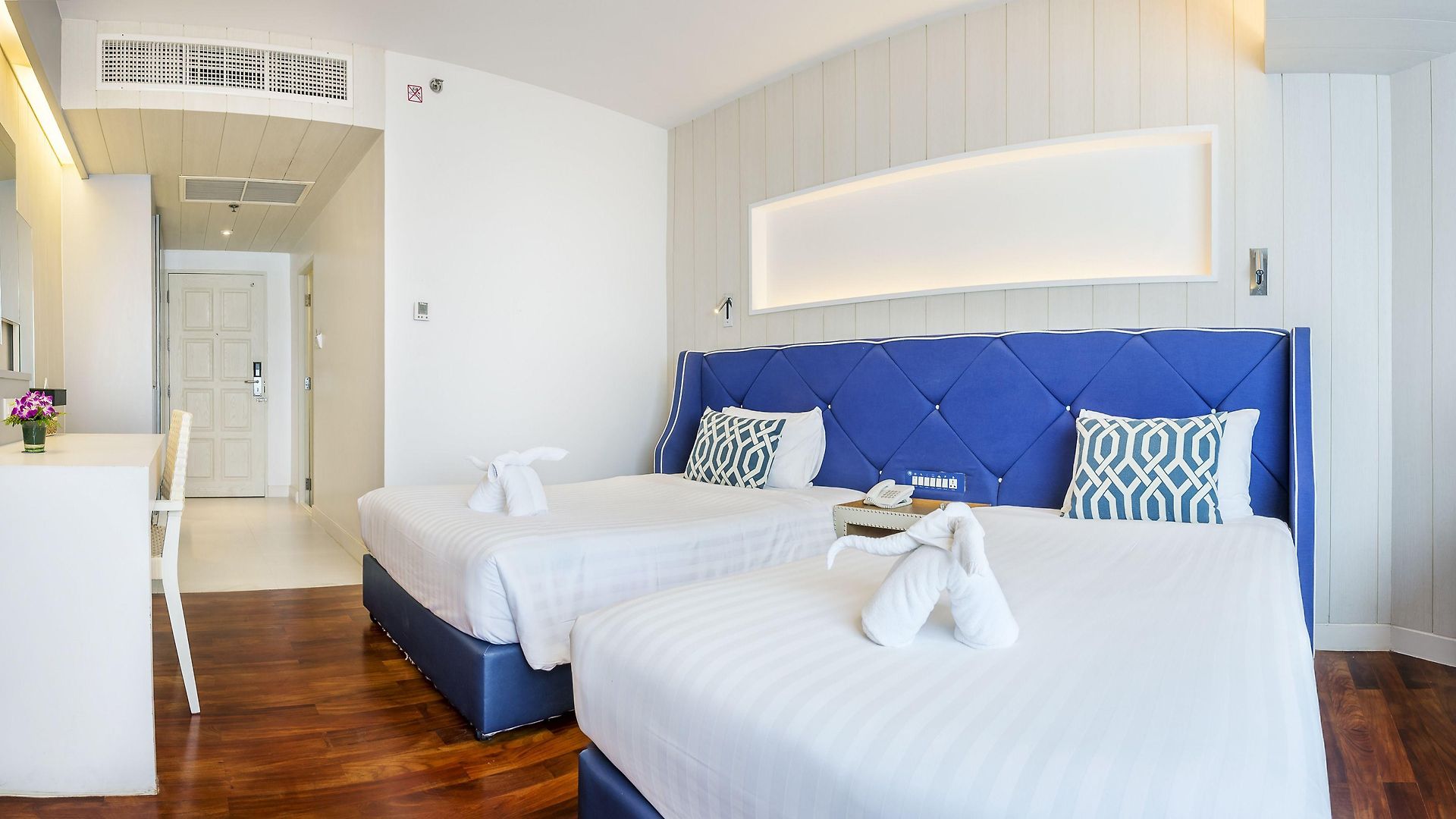 โรงแรม Jomtien Palm & - Family-friendly 5*