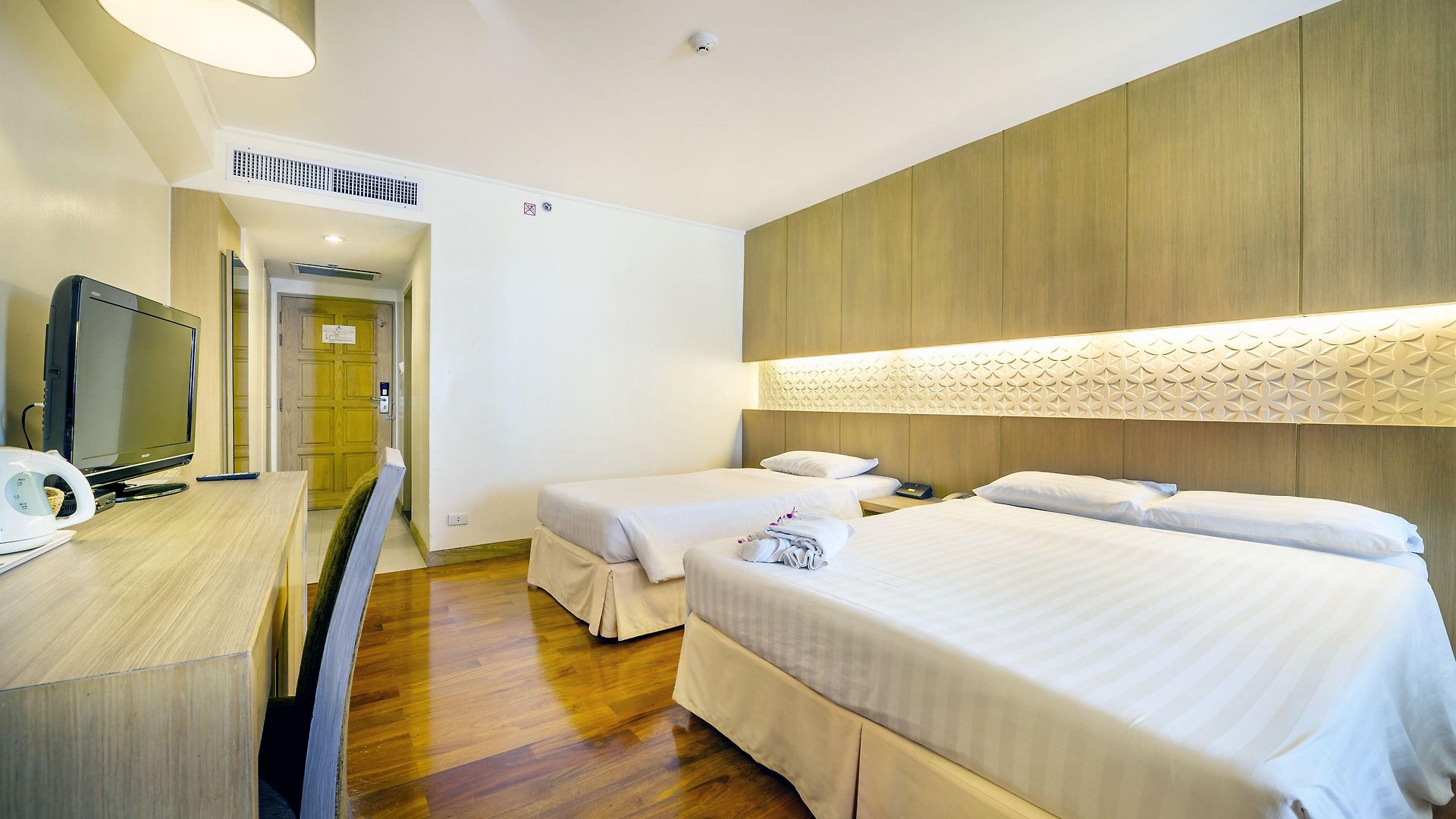 โรงแรม Jomtien Palm & - Family-friendly Pattaya