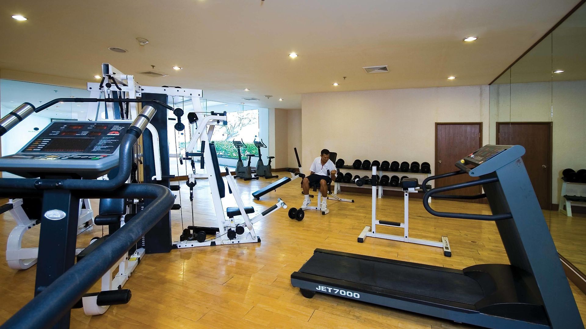 โรงแรม Jomtien Palm & - Family-friendly 5*