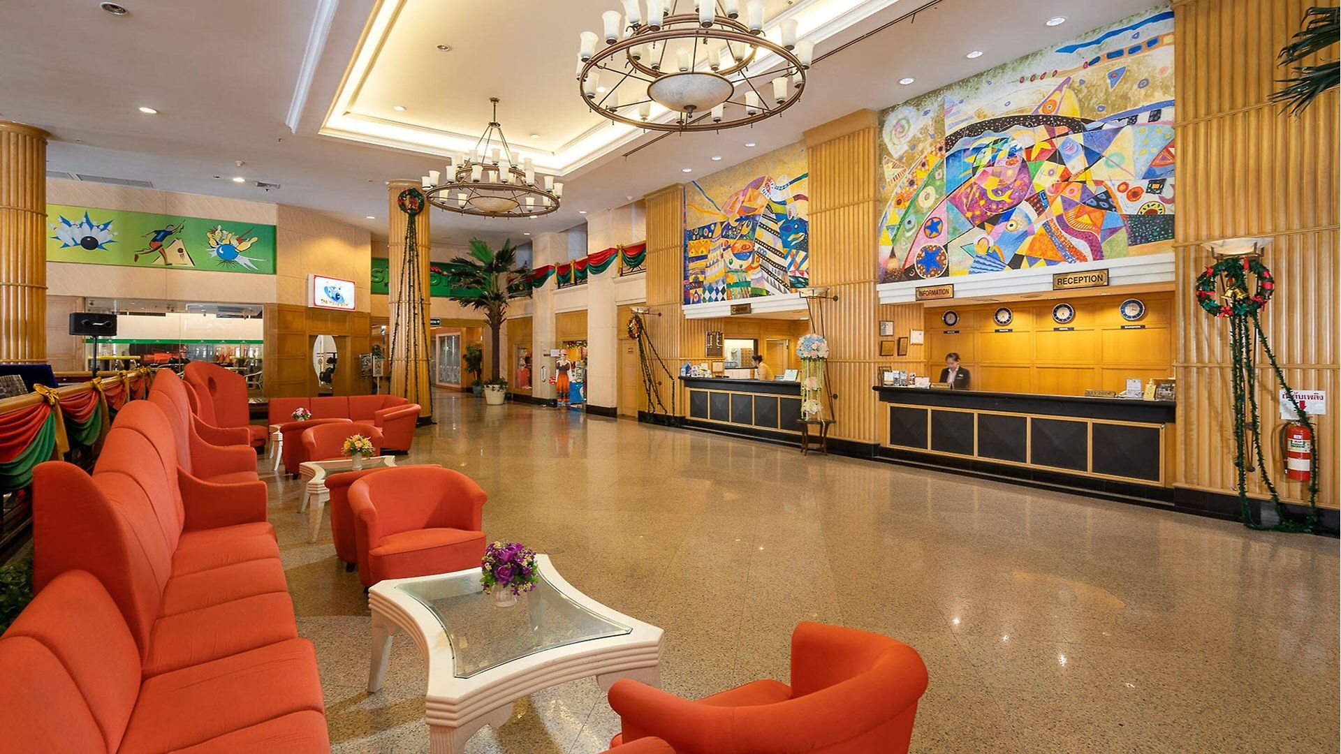 โรงแรม Jomtien Palm & - Family-friendly 5*