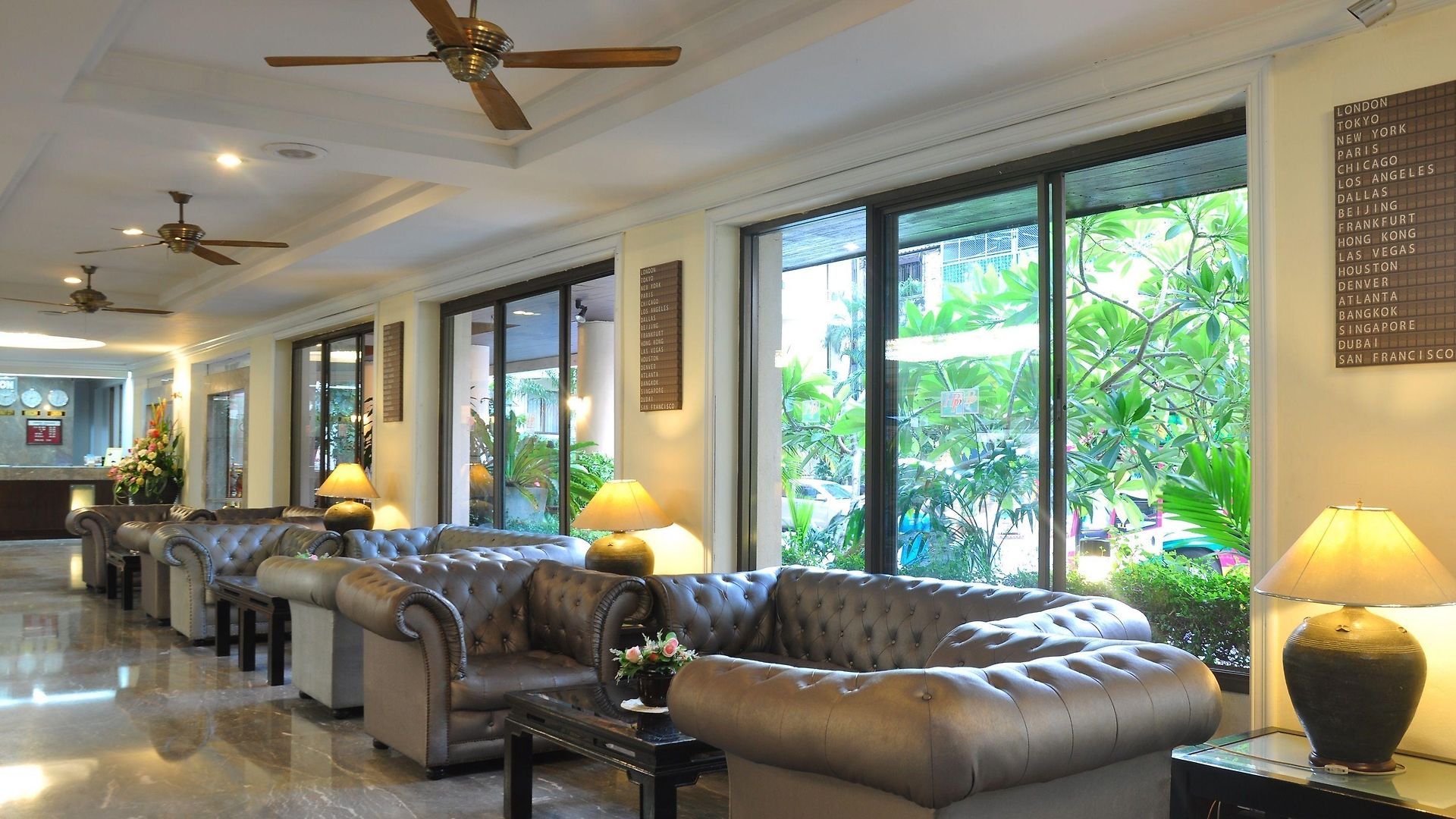 เดอะเบเวอร์ลีโฮเทลพัทยา 4* Pattaya