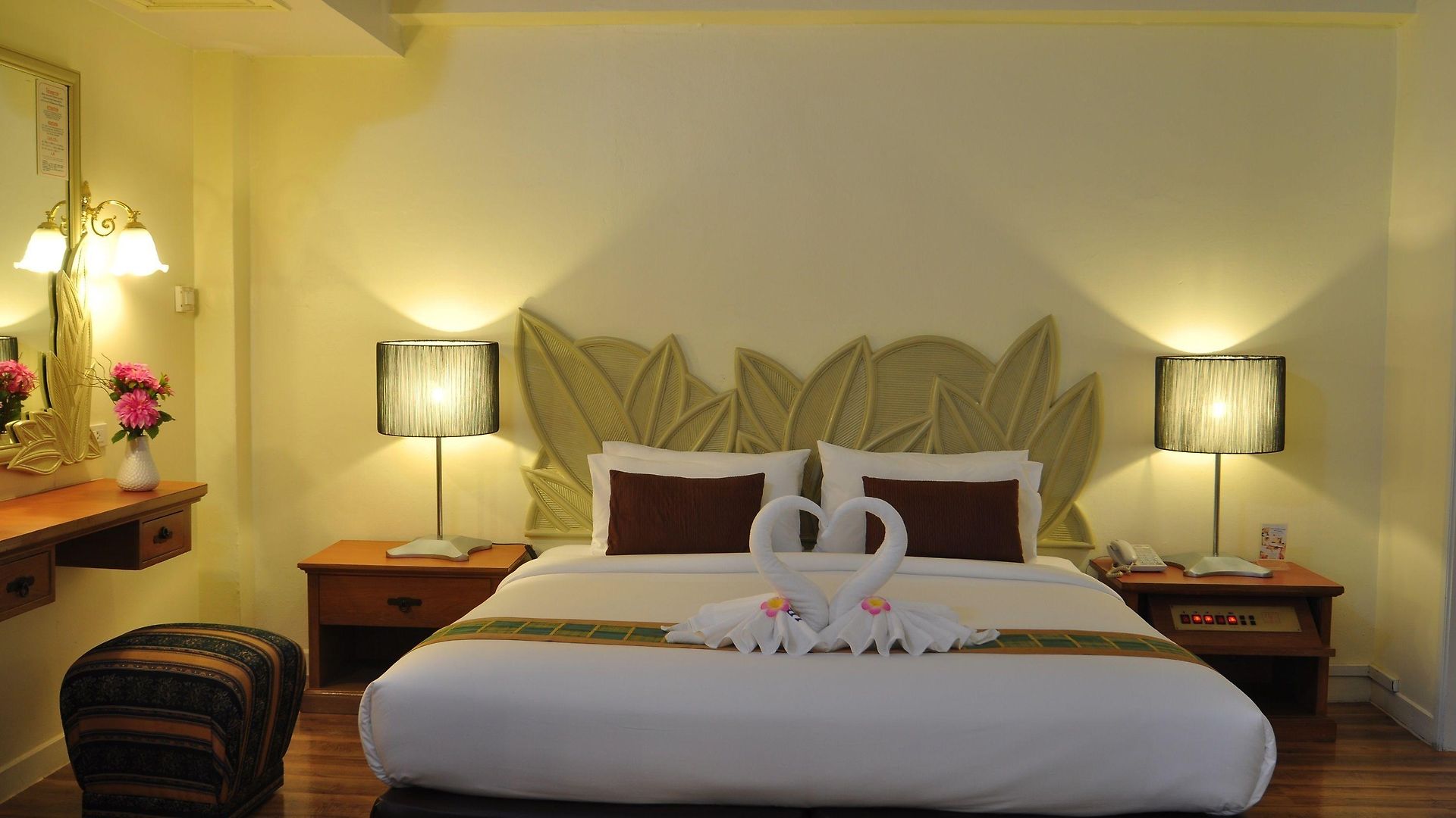 เดอะเบเวอร์ลีโฮเทลพัทยา โรงแรม Pattaya