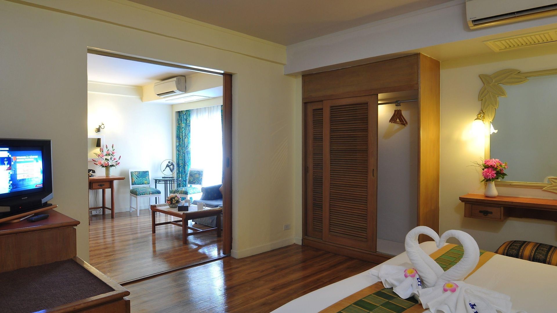 เดอะเบเวอร์ลีโฮเทลพัทยา โรงแรม