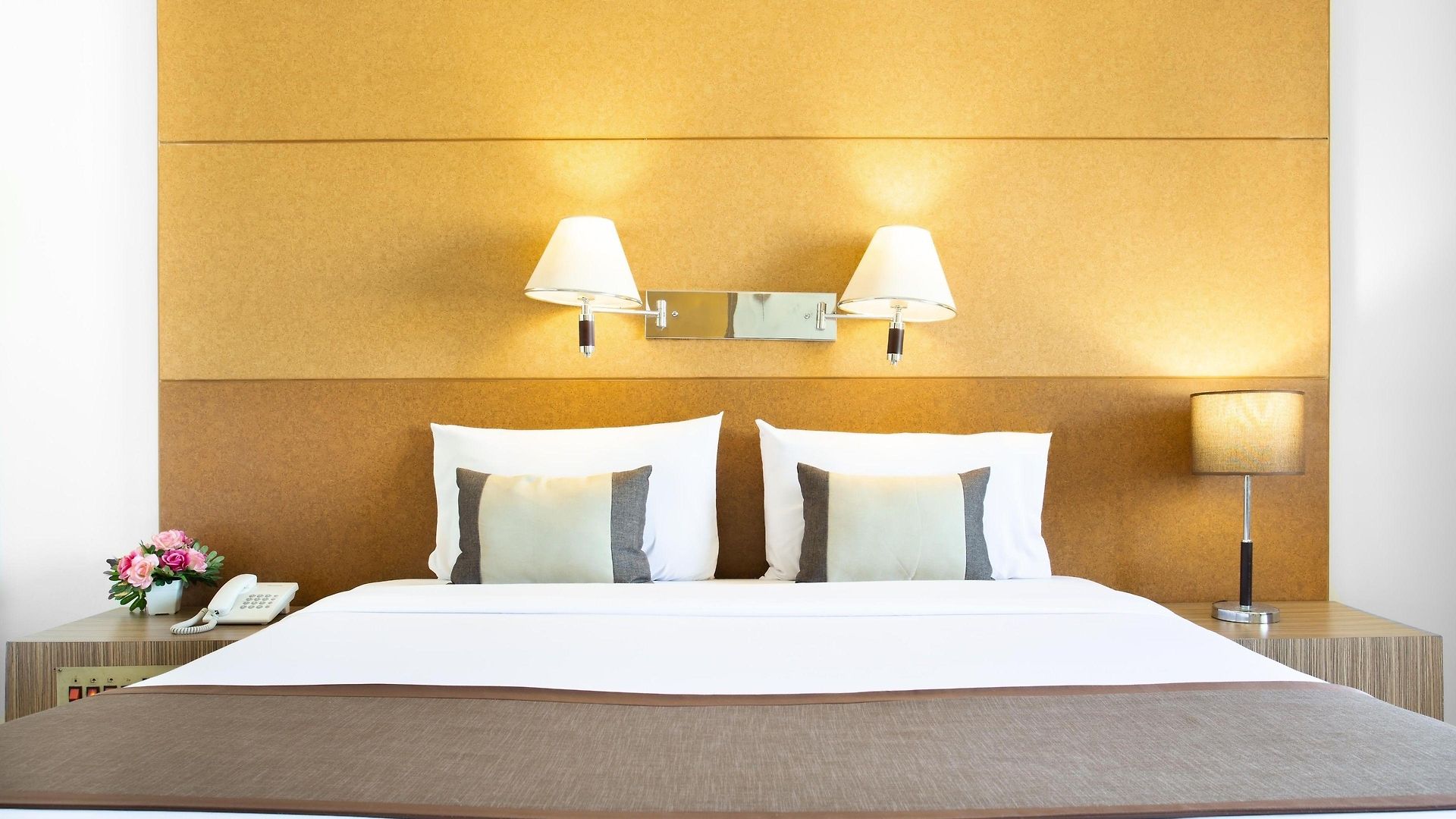 เดอะเบเวอร์ลีโฮเทลพัทยา โรงแรม 4*