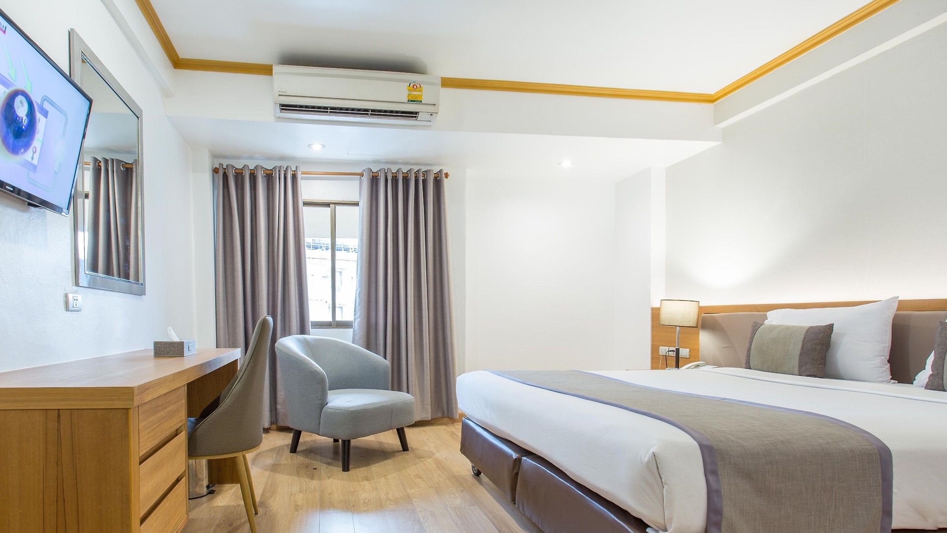 เดอะเบเวอร์ลีโฮเทลพัทยา โรงแรม Pattaya