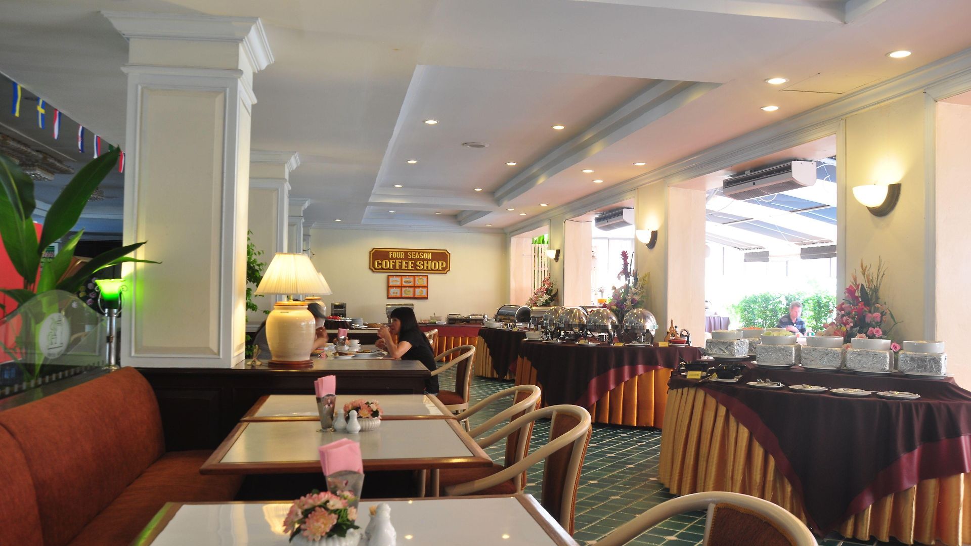 เดอะเบเวอร์ลีโฮเทลพัทยา โรงแรม 4*